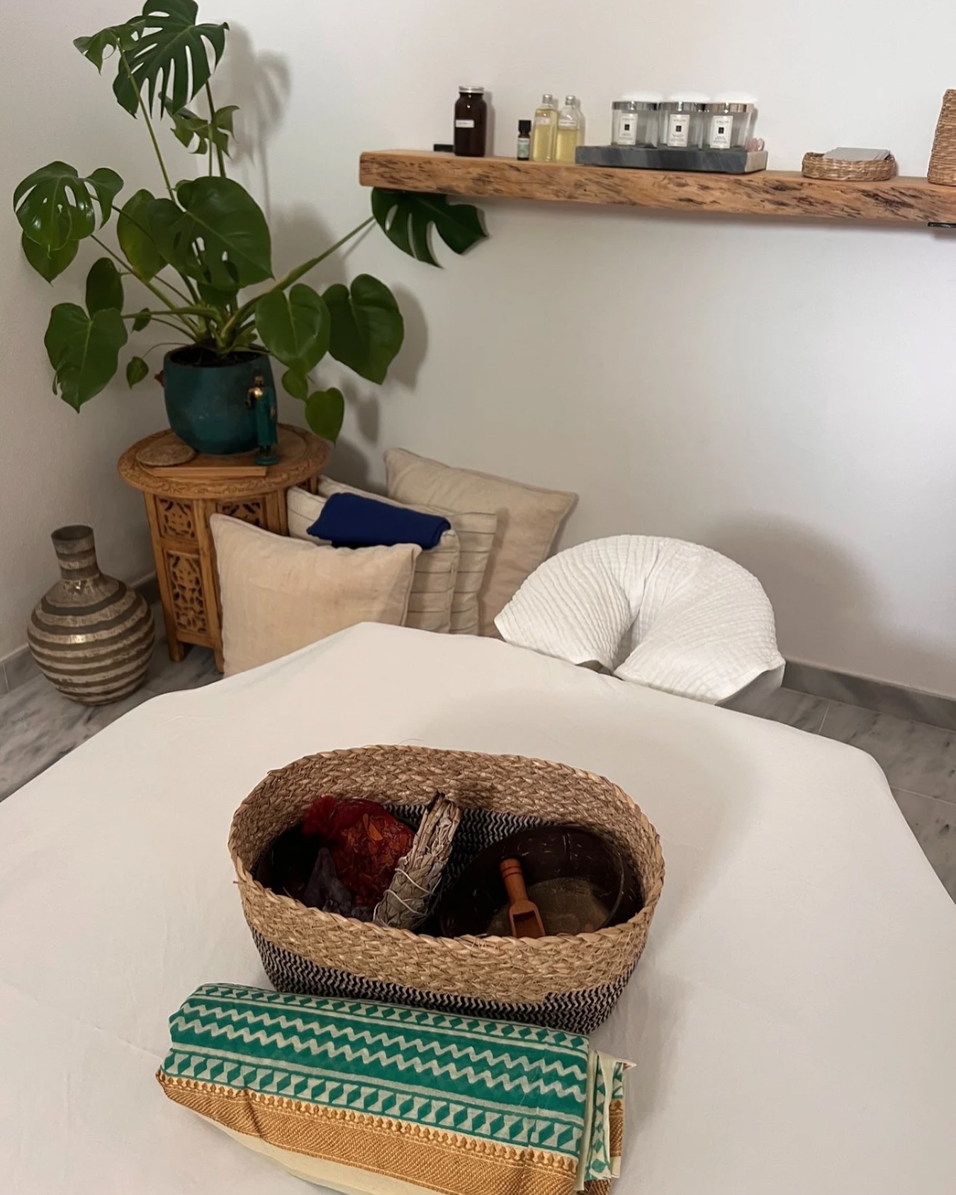 In the quiet of an Ayurvedic massage, you may find the calmest part of yourself
Mind Body Spirit Ibiza 🩵✨
#SomaticHealing #EmotionalRegulation #ConsciousResponse #IbizaMassage #MassageIbiza #ReikiIbiza #Reiki #ReikiHealing #EnergyHealing #Wellbeing #MindBodySpiritIbiza #StressReliefIbiza #StressRelief #StressManagement #Ayurveda #AyurvedicMassage #AyurvedicYogaMassage #AyurvedicYogaMassageIbiza #AyurvedicMassageIbiza #AyurvedicTherapy #AyurvedicTherapist #HolisticHealing #HolisticHealingIbiza #HolisticTherapistIbiza #HolisticTherapyIbiza #NaturalWellnessIbiza #WellnessIbiza #Mindfulness