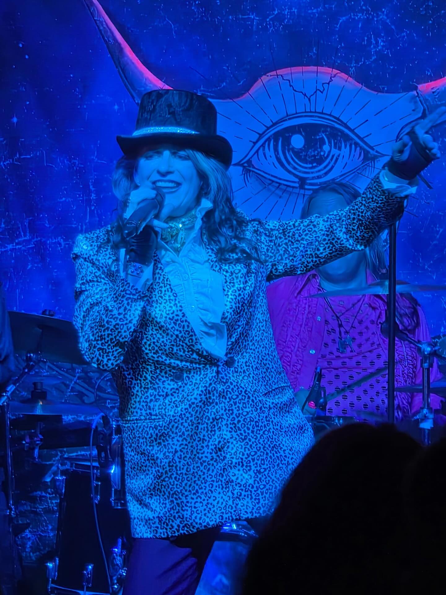 Thank you to @ivyroom along with @thunderbleed, Malice Cooper and all the ROCKERS who came out to see us on Saturday. We love you! Photo by @jeffseiwald ♥️👅🎩