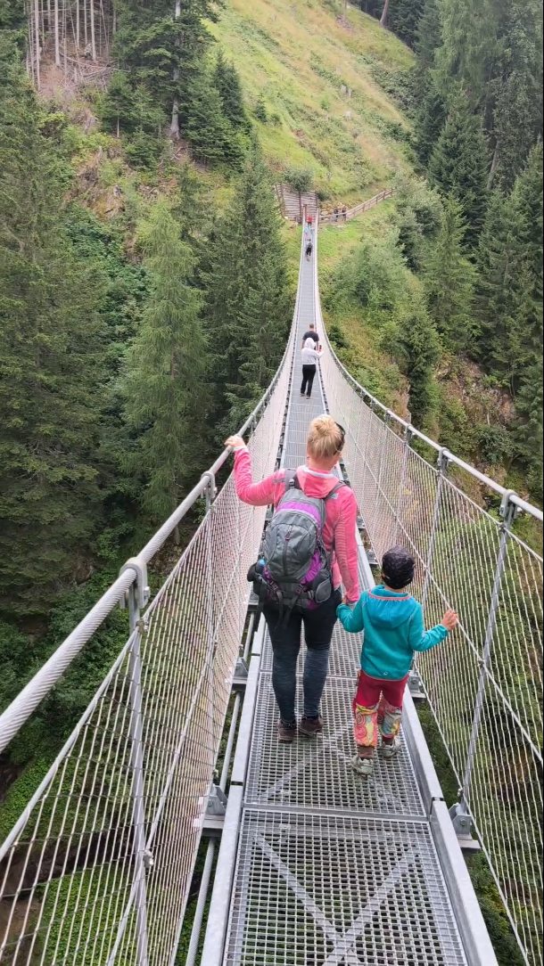 Výlet v oblasti #trentino, který zvládnou i fakt malé děti úplně na pohodu... @nationalparkstelvio
25.7.2025
#vimteamcz #visititaly #hikingwithkids #turistikasdetmi #visittrentino #stelvionationalpark
