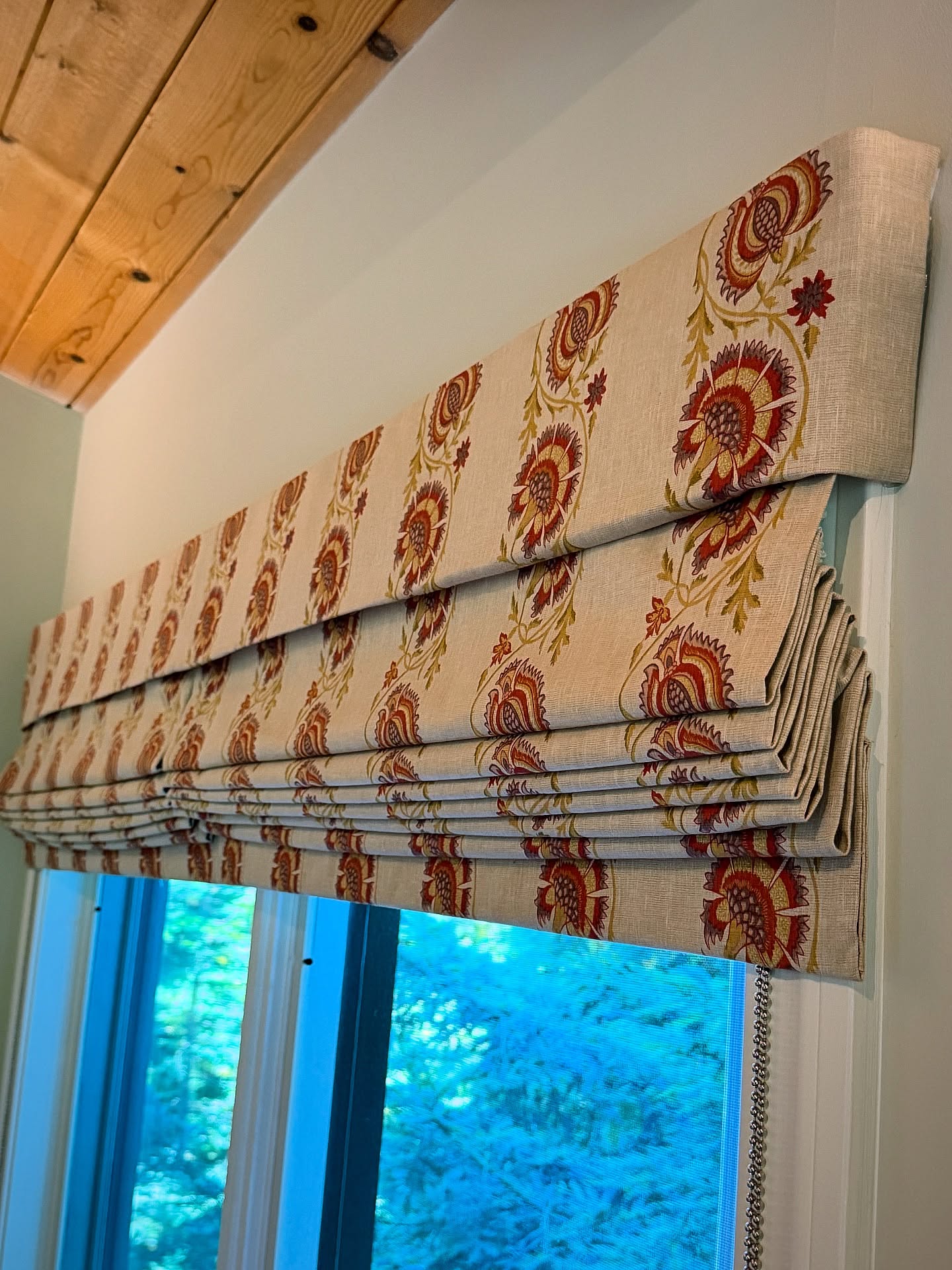 Double the fun ❤️❤️ #romanshades
Fabric - @pindlercorp - Samantha in Spice
#custom #drapery #bespokeinteriors #handstitched #classicflatromanshade #workroom #sanfranciscobay #spirithreadstudioandstitches #continouscordloop
