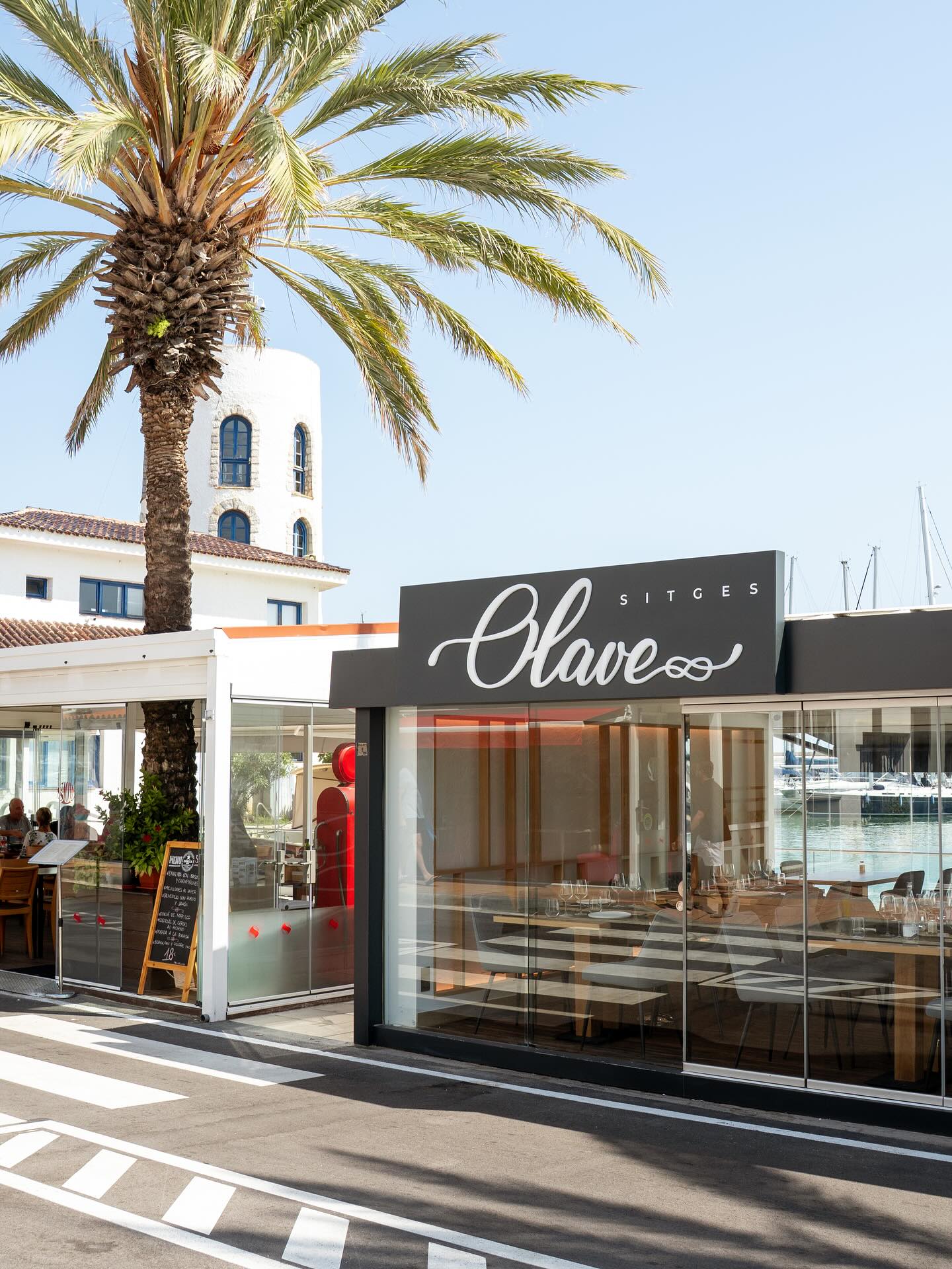 Sabor a mar, tradición y vistas de postal 🌊
En Olave Sitges cada bocado es puro Mediterráneo: ostras frescas, arroces marineros, pescado de lonja…
Todo con el puerto a tus pies🛥️
🍽️ Reserva tu mesa y déjate llevar por el sabor de Sitges.
📞 93 600 13 32 | 🌐 olavesitges.com
#OlaveSitges #SitgesGastronómica #PortdAiguadolç #SaborAMar #RestaurantesSitges