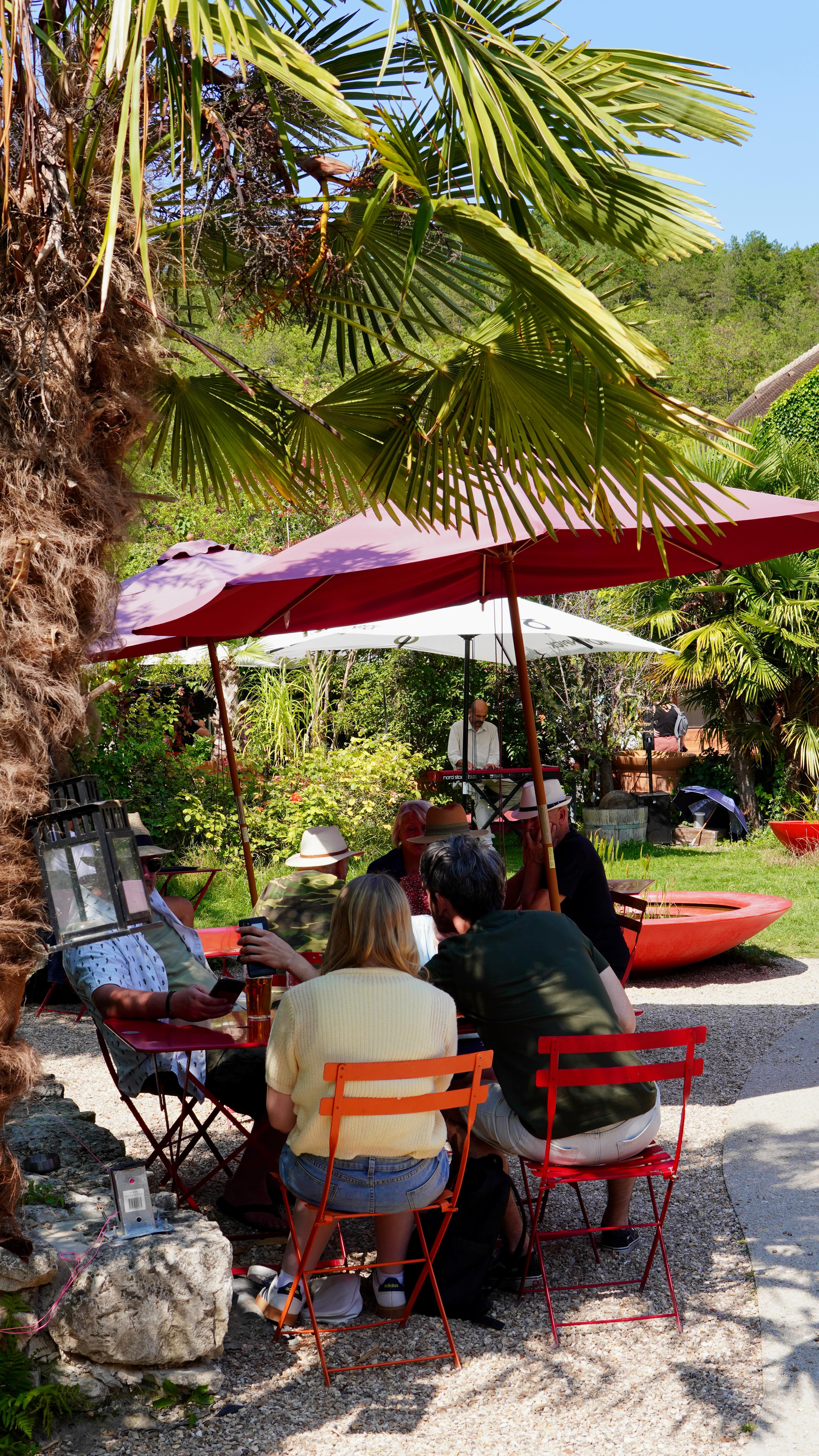 Piano au jardin 🌺
Désormais vous pourrez retrouver @nicolas.amani.79 au piano tous les mercredis après midi à La Capucine 🎹
📍80 rue Claude Monet à Giverny
#giverny #givernyfrance #giverny #givernygarden #givernymonet #eure #normandie #normandiefrance #normandiefood #normandietourisme #givernygardens #lacapucinegiverny