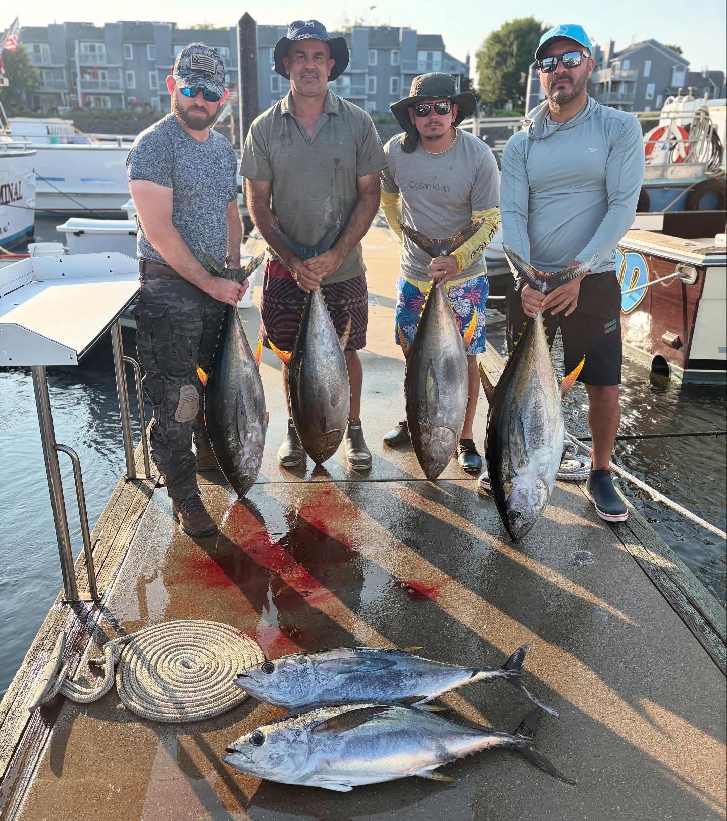 We went 6 for 7 on yellows yesterday, epic conditions. Trolled all bites with the majority on our bars. Call Capt J to book your tuna trip! #sidejobcharters #tuna #tunafishing #bluefintuna #yellowfintuna #longfintuna #bigeyetuna #njfishing #bogansrods #reelseat
#pennfishing #belmar #belmarmarina