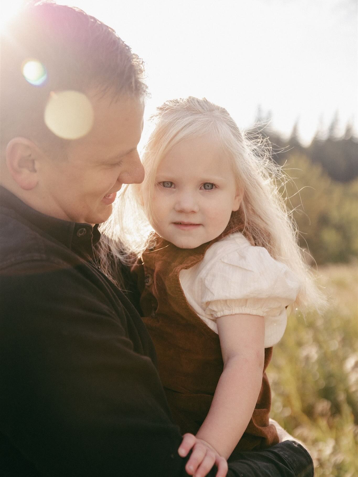 canโt wait to work with this sweet fam again in a few weeks!! ๐คฉ #edmontonphotographer #familyphotos #yegphotographer