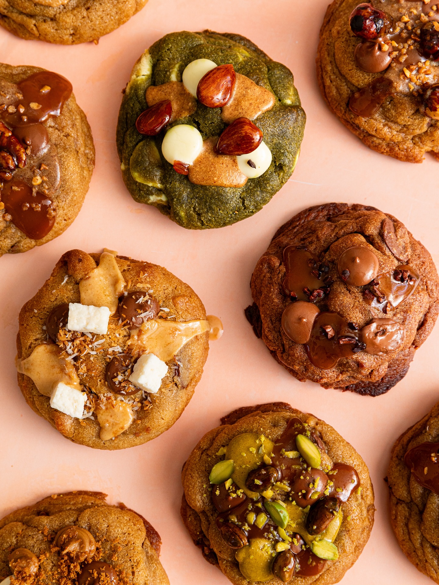 Soft inside, crispy outside 🍪🍫🇺🇸
#homemadecookie #freshfrommyoven #americancookies #bakedwithlove #cookies #chewycookies #instacookie