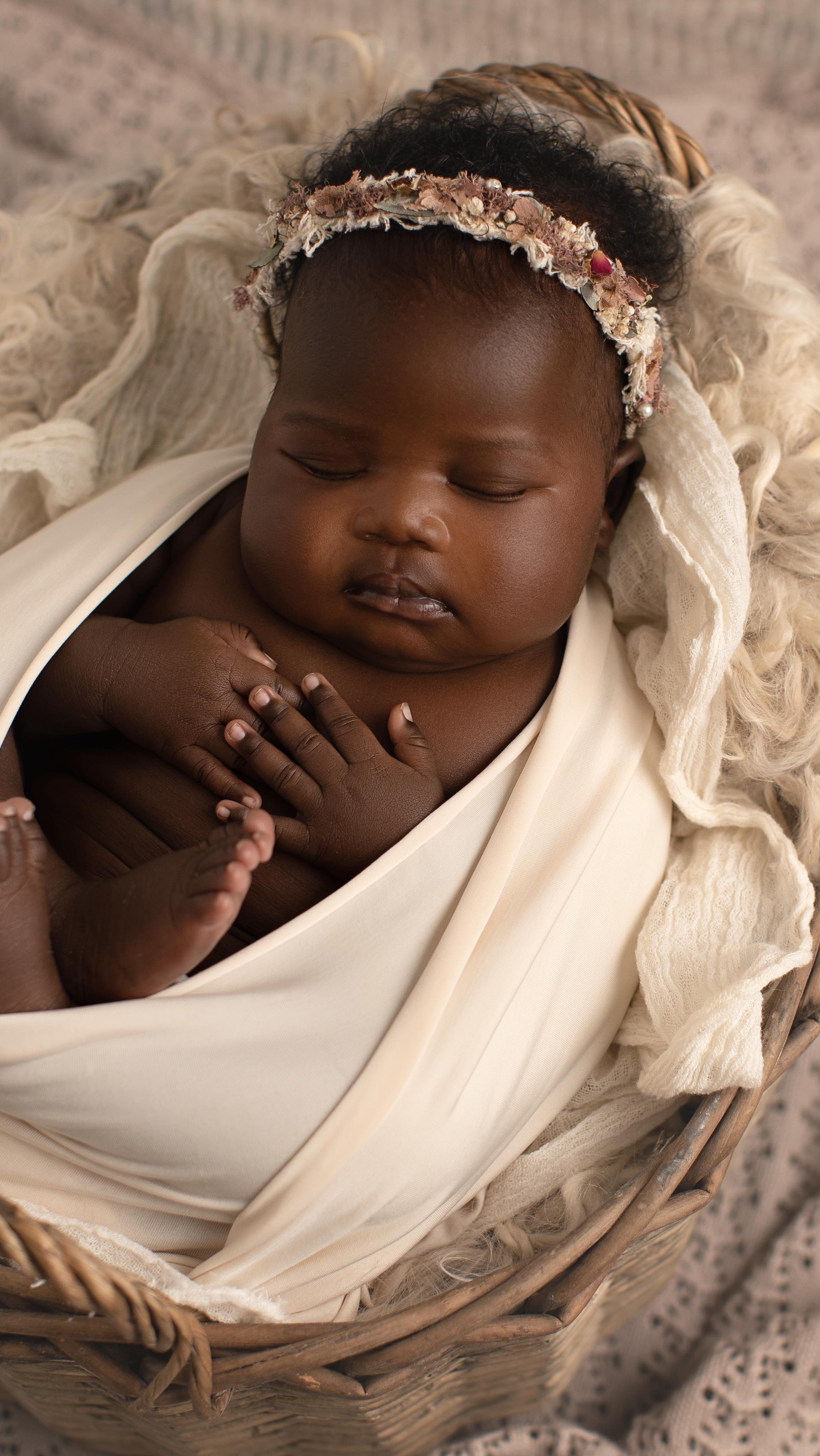 Sydney Newborn Photographer
#newbornphotography #newbornsession #sydneynewbornphotography #sydneymums
Let us create memories and images that tell your story 🫶🏼
📸What’s Included:
✔️Newborn outfits, props, headbands and hats
✔️Studio & In Home sessions available
✔️ High Resolution edited images
✔️Siblings and Parents welcome
www.firstmomentsphotography.com.au