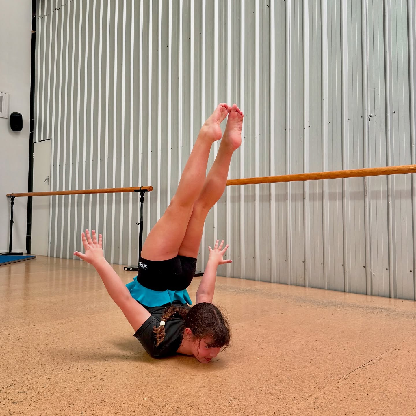 Strength, balance, and control – all in one incredible move! 💪