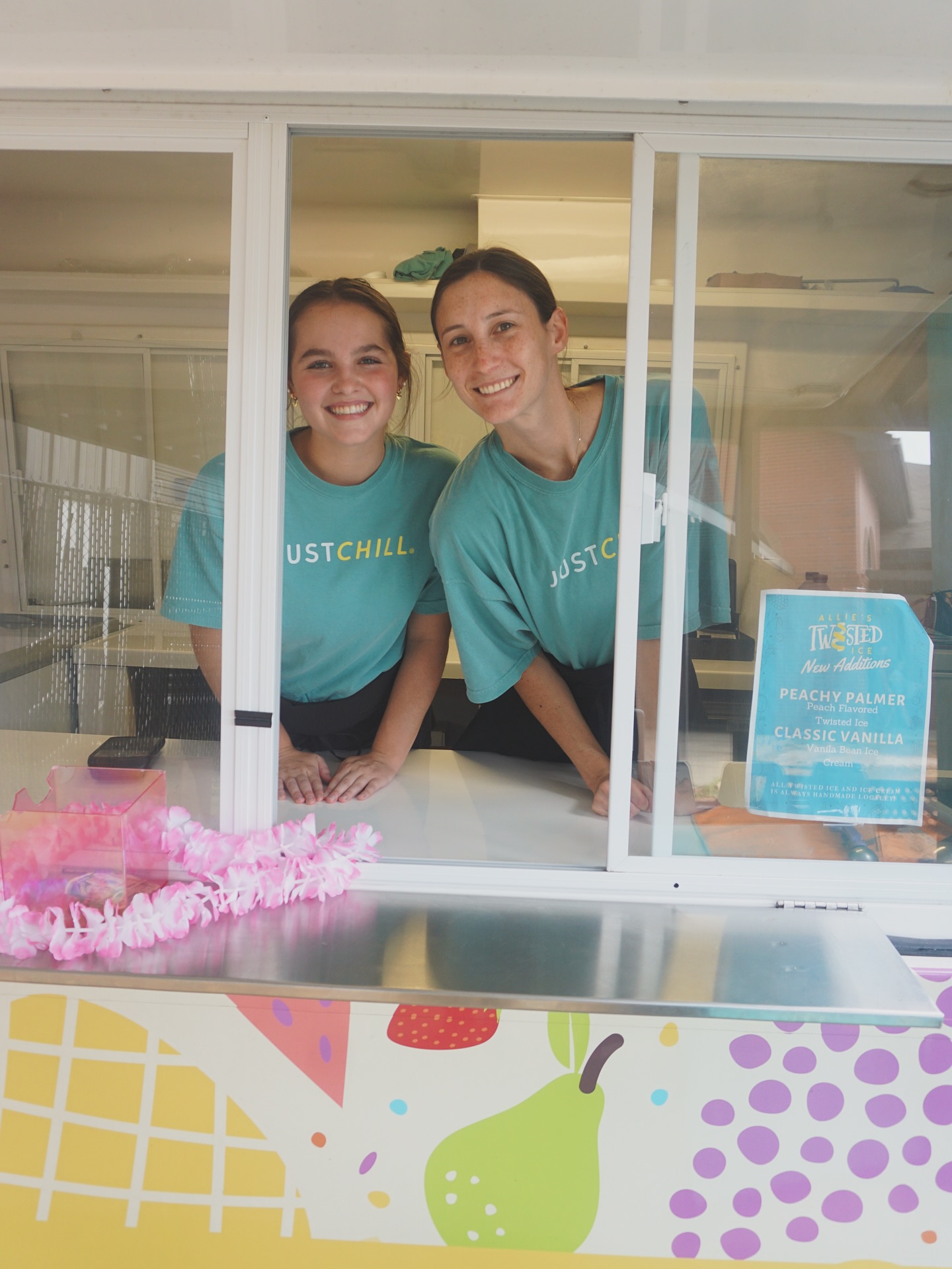 Come see us our last two days at Wingfingers!!!! We are open today 12-6 and tomorrow 12-6!!!! 🤗🤗🤗