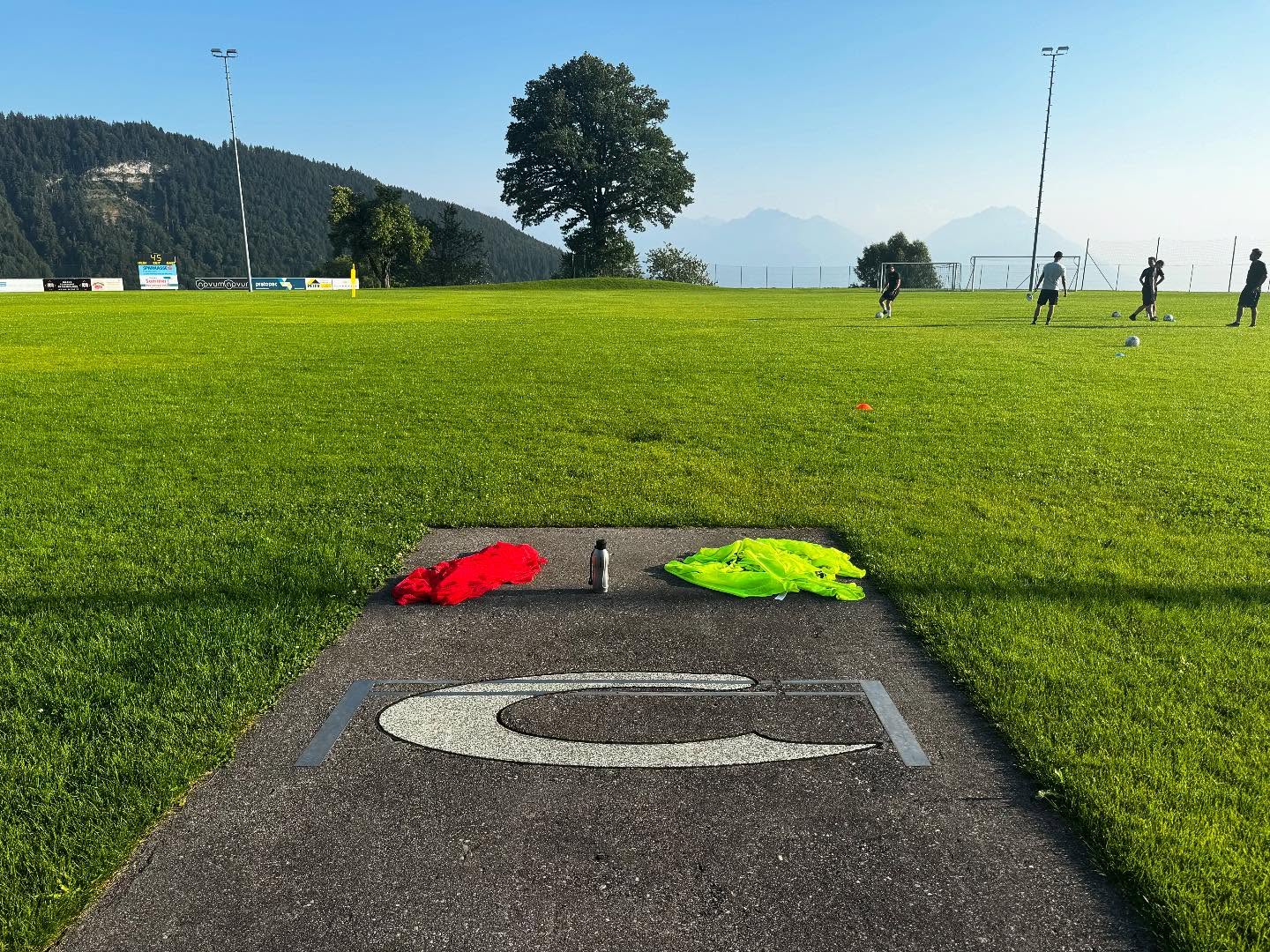 Zurück auf dem Platz! 💪☀️
Nach der Sommerpause starten wir motiviert ins erste Training – gemeinsam, fokussiert und voller Energie für die noch kommenden Spiele in dieser Saison! 🔥⚽
#fcfraxern #fussballspielenwoandereurlaubmachen #hobbyligavorderland #fussball
