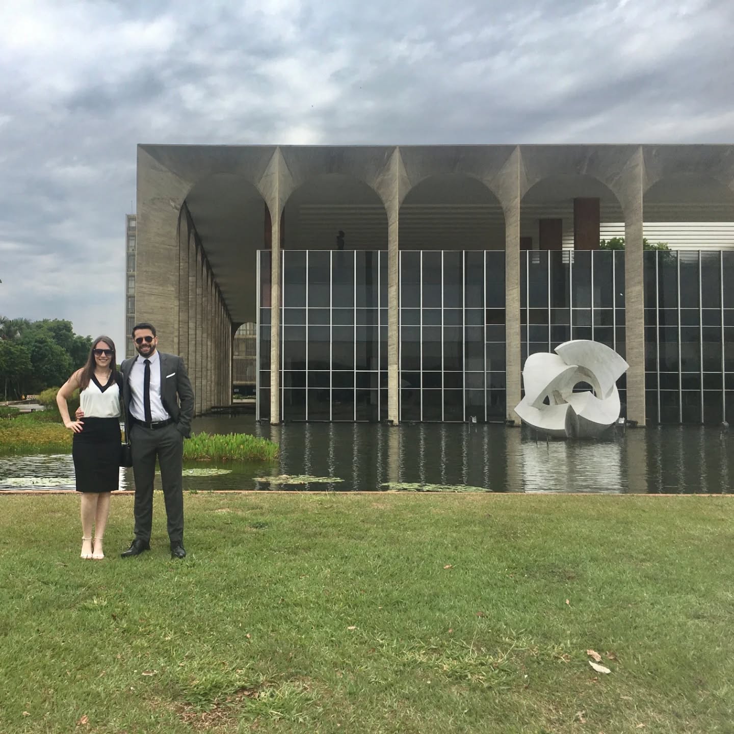 11 de agosto, dia do Advogado!
Ser Advogado vai além de exercer uma profissão, é um compromisso diário com a justiça, a cidadania e a defesa do direito de todos.
Parabéns a todos os colegas de profissão!