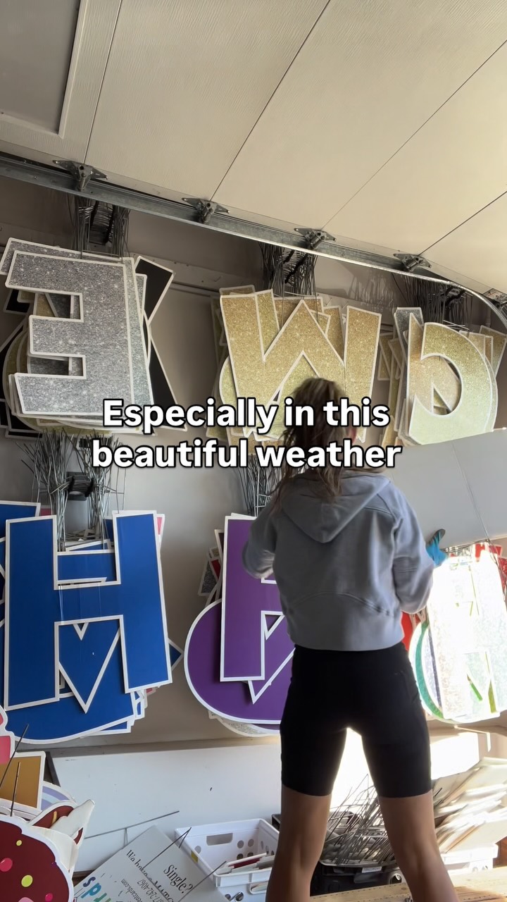 Every morning, I wake up to piles of yard signs that my amazing team picked up the night before and dropped off at my place.
So… I thought, why not film a morning in the life? ☀️✨
Naturally, I had to use the song that’s basically been the soundtrack of my summer ever since my kids saw the K-pop movie. 🎶
It’s ridiculously catchy — and honestly, I don’t even hate it when I hear 30 times a day:
“ALEXA! PLAY SODA POP!” 😂
#calgaryeventcards #yycevents #yycbirthdays #yycmoms #yycsuprise #demonhunters #sajaboys