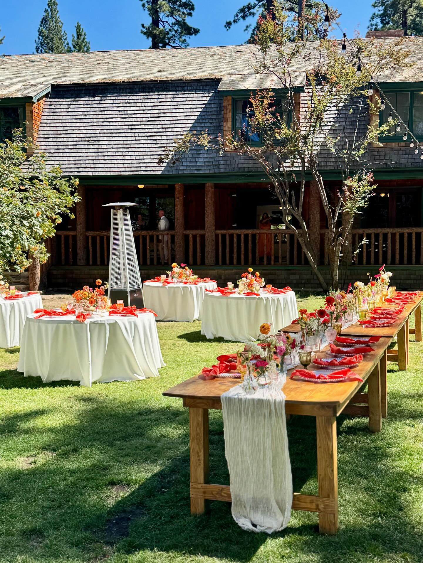 the perfect summer day ⛱️
venue: @valhallatahoe
coordinator: @eventplanningbyannie
photographer: @emilygvisuals
videographer: @lexphotoandfilm
food truck 1: @getradpizza
food truck 2: @sombreros_tahoe
DJ: @laketahoedjs
heaters: @tahoe_event_rentals
photo booth: @picboxphotobooth