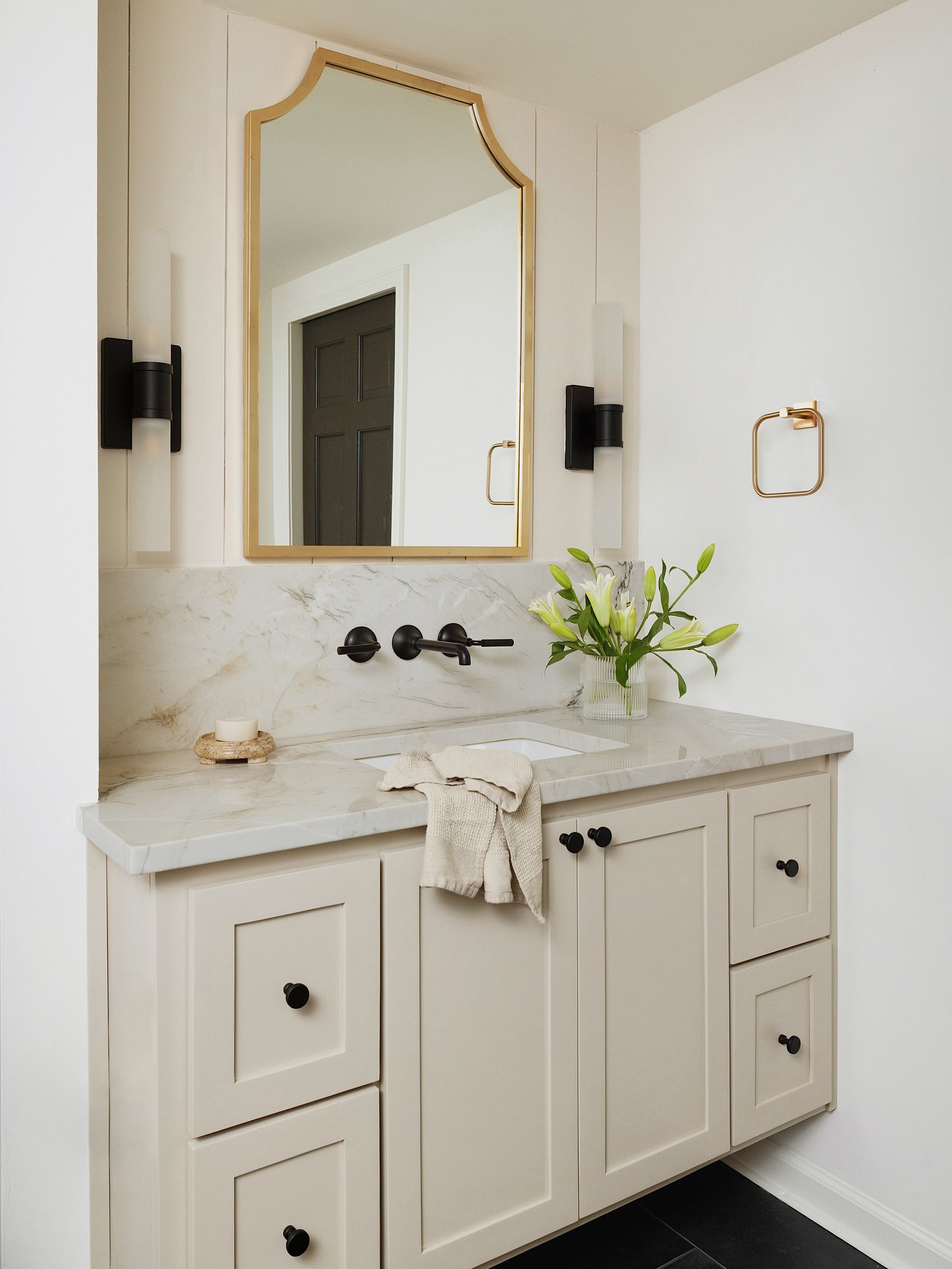 After —> During —> Before, What a transformation 🤩
One of our favorite details will always be the floating vanity! Nested between two walls, we designed the vanity to be functional & have ample storage, while allowing for space underneath to invoke a sense of openness.
Design: @peachyhomeco
Work: @theprimelifegroup
Photography: @catmaxphoto
#bathroomremodel #bathrenovation #bathroomreno #bathroomrenovation #bathroomdesıgn #bathroommakeover #bathroomvanity #vanitydesign #floatingvanity #residentialdesign #residentialinteriors #atlantadesigner #atlantainteriors #interiordesignlovers #bathinspo