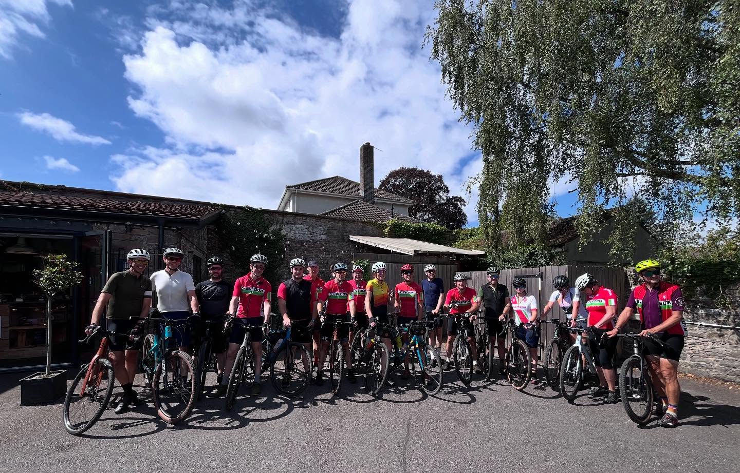 What a turnout for this months gravel ride! Will you join us? Link to the club website in the profile. #cdrc #clevedonanddistrictroadclub #gravel #monthlygravelride #offroadriding