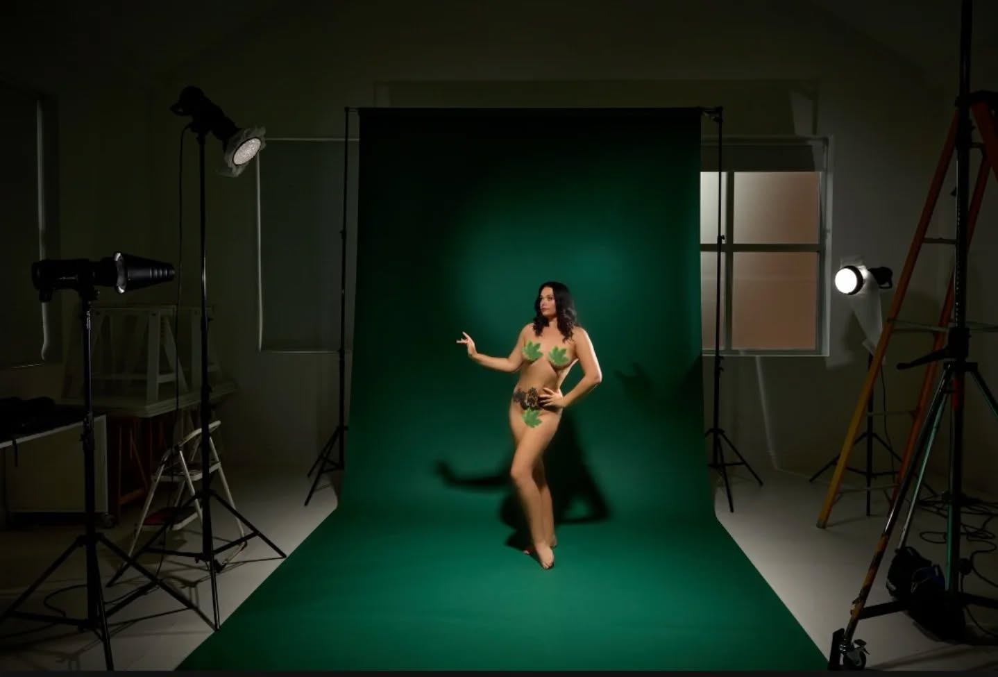 Check your inbox because your photos are ready!!! 📸
Which means everyone is going to see lots of new photos on their feed very soon 👀
The next photoshoot is available now! Over half the slots have already gone, plus we've extended the time slots!!
Photo by Ralph Barklam
Fun fact I actually forgot my suitcase, and I had no costumes. So I just took it all off 💁🏻♀️🌿
#Photoshoot #NottinghamStudio #BareItAll #NottinghamBurlesque #RubysRebels #BurlesqueShoot #SetUp #PhotoshootDay