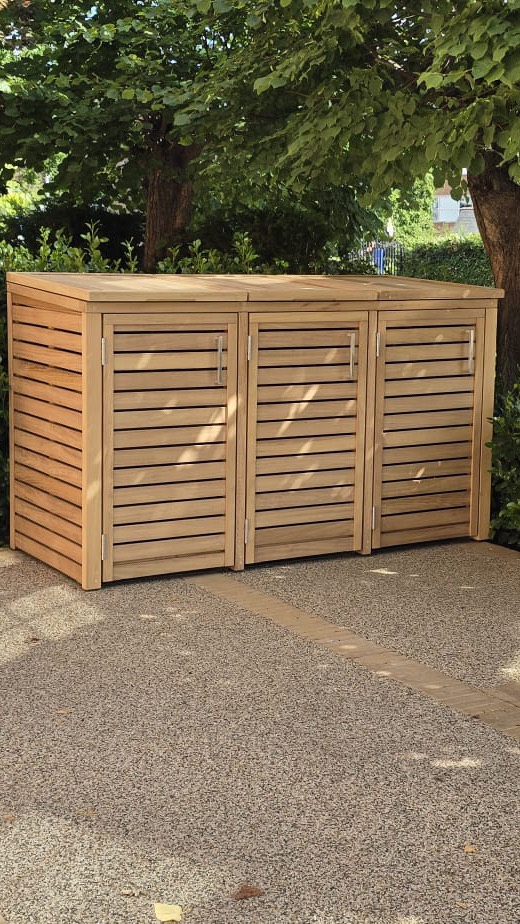 Our lovely triple Iroko slatted bin store.
#london
#binstore
#garden
#gardendesign
#wheeliebinstore
#landscaping
#recycling
#wooden
#handmade
