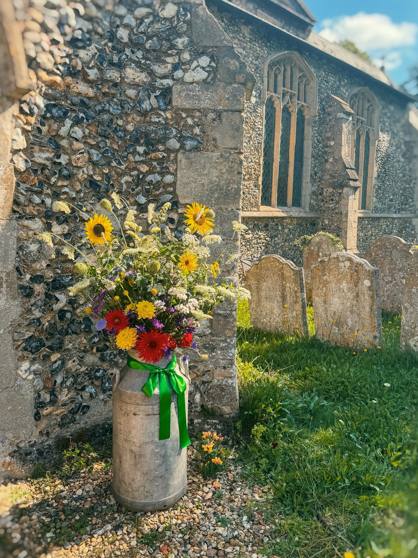 Christening pew ends & milk churn arrangement for a sunny August celebration at the village church
Bold red & joyful yellow decorative dahlias
Zingy zinnias
Magic roundabout sunflowers
Pops of purple from cottage garden favourites clary, statice & scabious
Green & white summer foliage from field & wood
Ties of hessian & green satin ribbon
Thank you @jan1barrett @lolabarrett_
#christening #baptism #flowers #church #floralarrangement #seasonalflowers #localflowers #norfolkflowers #norfolkflorist #christeningflowers #naturalflowers #foamfreefloristry #sustainableflowers #flowerstagram #sunflower #dahlia #milkchurn #pewends #florist #norfolk #norwich #southnorfolk #cottageflowers #carletonrode