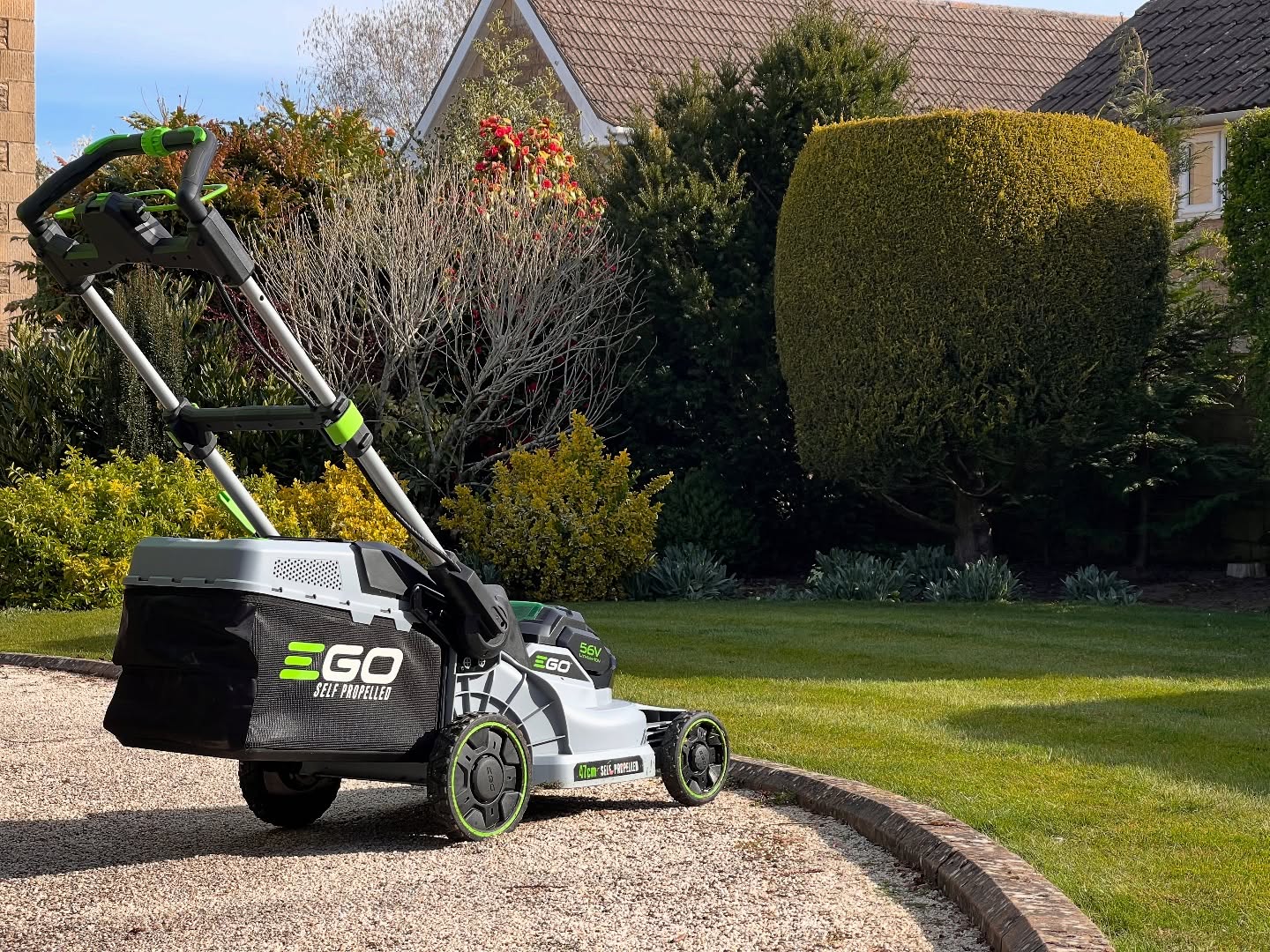 🌞 Wow, it’s a scorcher today in the UK! 🌡️ Stay hydrated, everyone! 💧
We had a productive day at MJB Group’s commercial gardens. 🌿 Lots of weed spraying, tidying up, and blowing leaves away. Not much grass cutting today, haha! But the gardens are looking great! 🌼✨
Keep cool and enjoy the sunshine! 😎
#MJBGroup #GardenLife #Heatwave #StayHydrated #Gardening