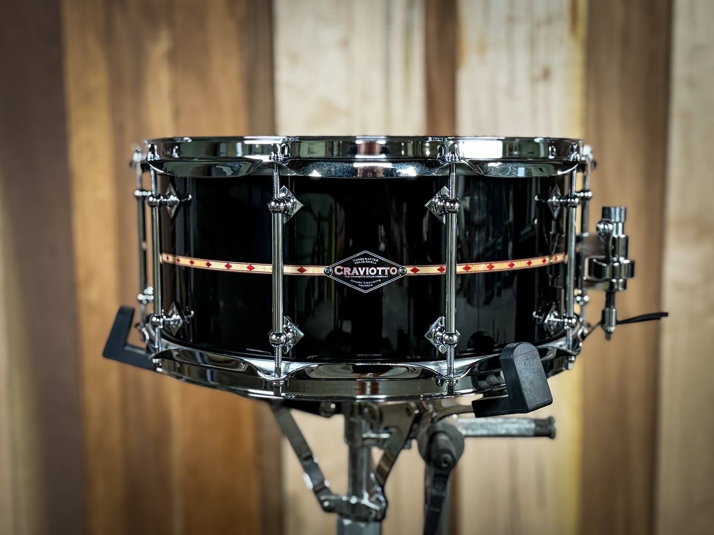 🔥🔥 Custom shop 6.5x14 Maple shell with Red inlay, 45 degree bearing edges, and finished in Gloss Black.