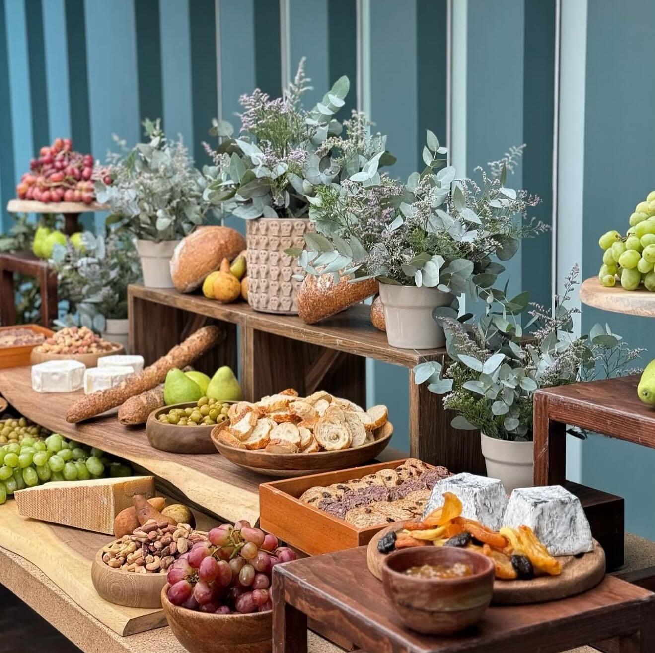 Back to Minimalist Art ✨
(Don’t worry, those whole cheese just for photo) Cut them after taking pics… 😉