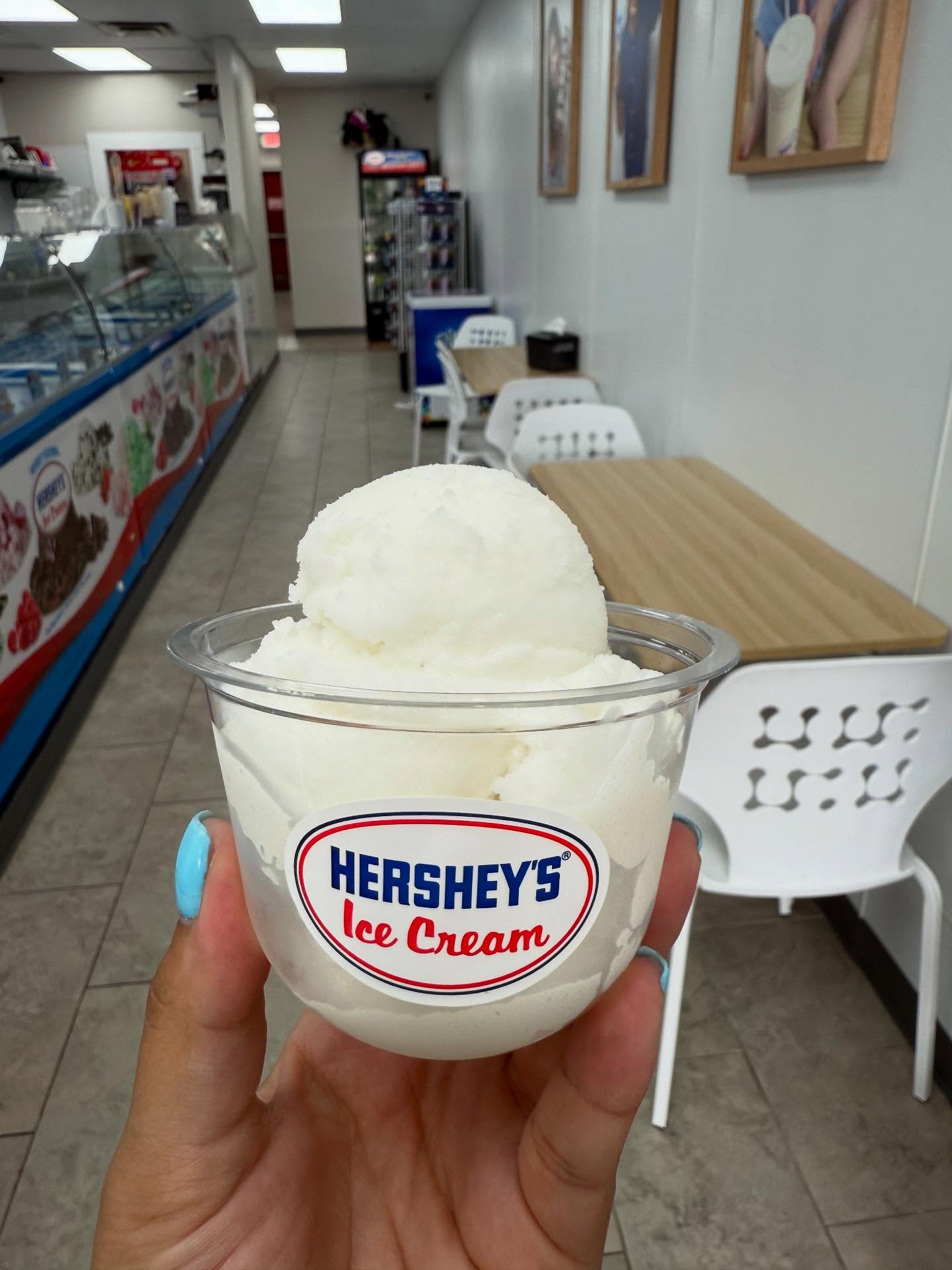 Fresh from the Bronx! Our favorite coconut ice treat from Delicioso Coco Helado! 🥥✨
If you’ve tried it, you know the flavor is unreal. Next time you’re nearby, pick one up and tag us to share the love!
📍 1648 Great Neck Road Copiague NY 11726