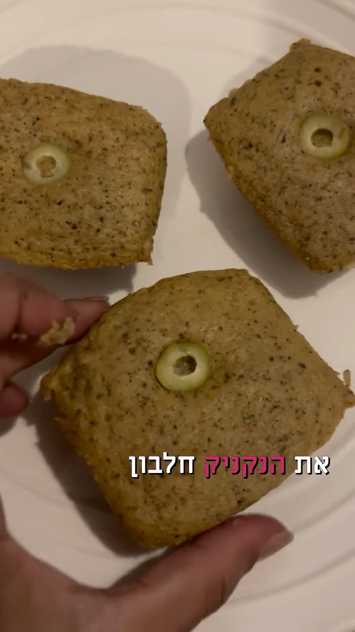 איך אני אוהבת ארוחות כאלה, קלות להכנה , טעימות ועשירות בחלבון !
תערובת פנקייק הפיצה שלי היא 35 גרם חלבון והנקניק של @alfredsdeligoods הקפיץ לי בעוד 6 גרם .
תייגו חבר שלא ניסה עדיין 🤣😆. #חלבון #maayaneliasi #מתכונים #nutrition #אוכלשכיףלחלוק #פיצה