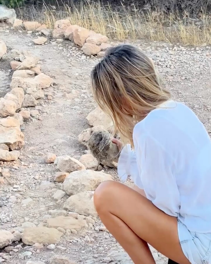 Inner work unfolds in many ways, here are some gentle paths you might explore, when you are ready 🩵
#SomaticHealing #InnerWork #EmotionalRegulation #ConsciousResponse #IbizaMassage #MassageIbiza #ReikiIbiza #Reiki #ReikiHealing #EnergyHealing #Wellbeing #MindBodySpiritIbiza #StressReliefIbiza #StressRelief #StressManagement #Ayurveda #AyurvedicMassage #AyurvedicYogaMassage #AyurvedicYogaMassageIbiza #AyurvedicMassageIbiza #AyurvedicTherapy #AyurvedicTherapist #HolisticHealing #HolisticHealingIbiza #HolisticTherapistIbiza #HolisticTherapyIbiza #NaturalWellnessIbiza #WellnessIbiza #Mindfulness