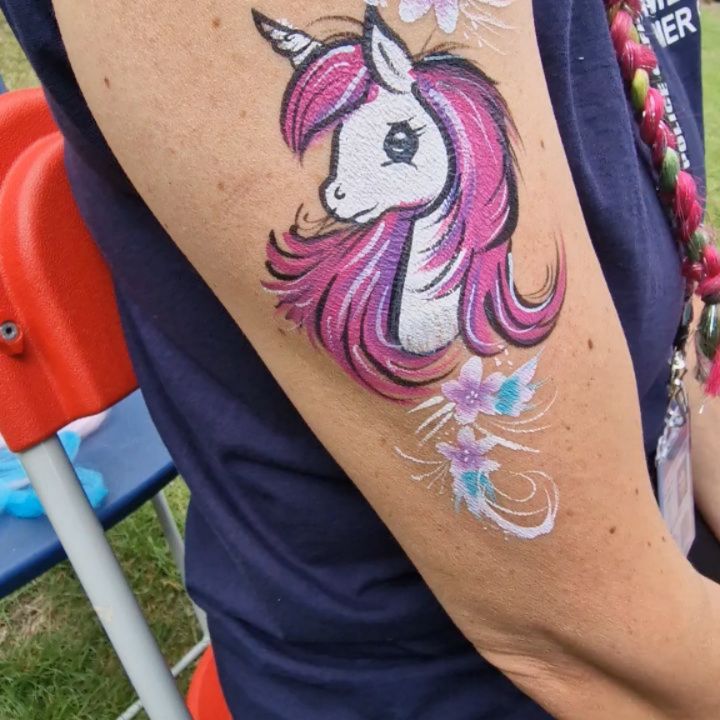 A really fun week of face painting at the summer school this year. This is my sixth year of doing it. Some amazing students who are such a pleasure to teach and see them develop. Including my niece who is a hair braider in training ππ
.
#facepaint #facepainting #facepaintlove #summervibes #summerschool #london #londonsummer #entertainer #entertainment #facepaintfun #artycatfaces #londonfacepainter #southlondon