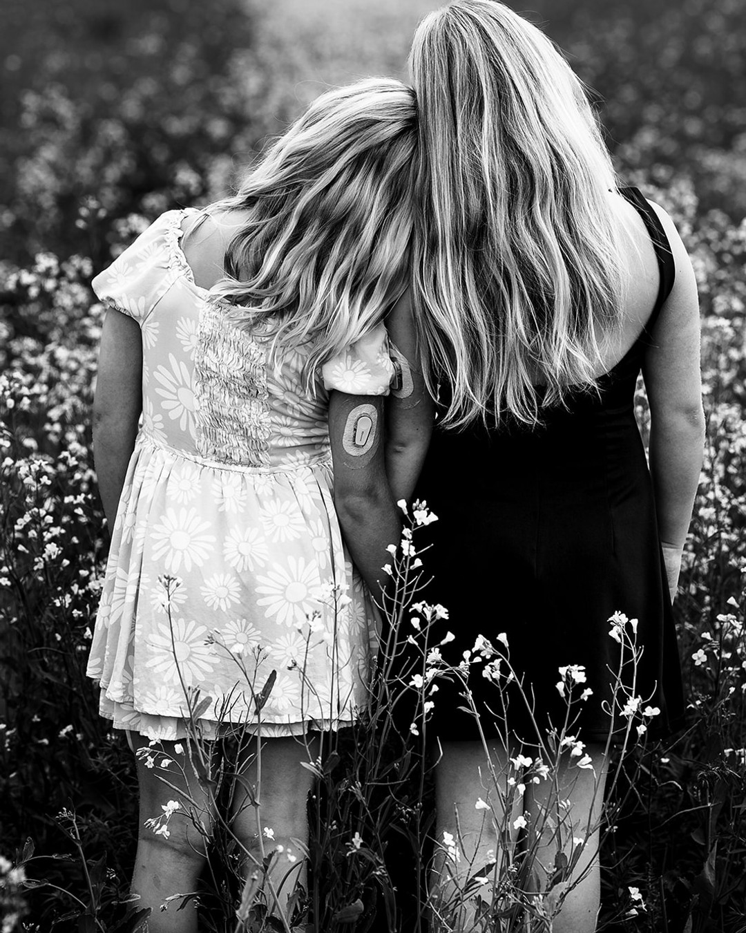 🌟 Capture the essence of your story with intimate photography! Whether it's the laughter of a family gathering or the tender moments of an engagement, authentic emotion tells beautiful tales. See the link in our bio for inspiration and tips! #IntimatePhotography #CaptureTheMoment #FamilyStories