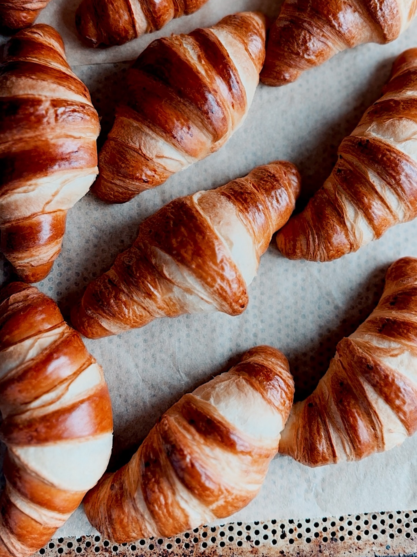 Om du fick välja ditt drömpålägg till en nybakad croissant på jobbet, vad skulle det vara? 🥐✨ Dela din favoritkombination med oss i kommentarsfältet! Vi är nyfikna!
#frukostpåjobbet #frukostleverans #företagscatering #morrisandbens #morrisandbensfrukostleverans