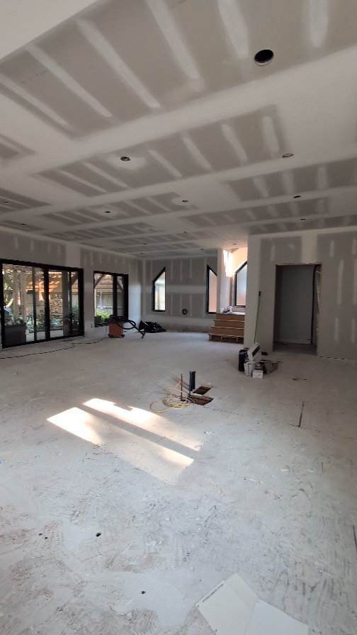 Summer 2025 vibes: Booked, busy but thriving ✌🏻