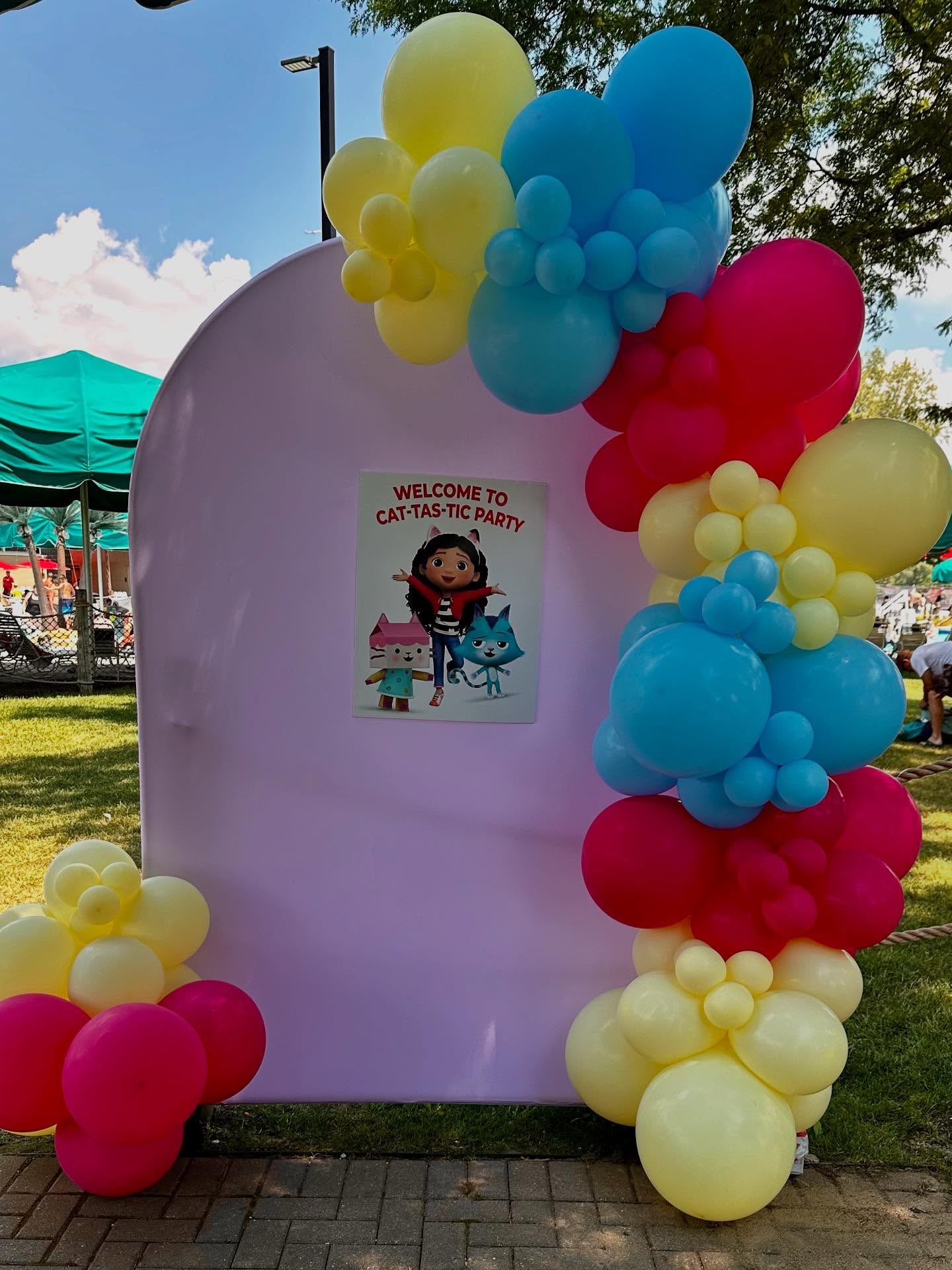 Bright, bold, and Cat-tas-tic! 🐾✨
Our pastel arch backdrop paired with a colorful balloon garland makes the perfect photo spot for any themed party. 🎉
📍 Serving the Chicagoland suburbs with custom balloon + backdrop rentals.
#BalloonGarland #BackdropRental #BalloonBackdrop #PartyBackdrop #PhotoBackdrop #BalloonDecor #BalloonArch #ChicagoBalloons #ChicagolandEvents #PartyIdeas #BalloonStylist #BalloonInstallations #PartyDecor #EventStyling #CustomBalloons #BigBalloonsCo
