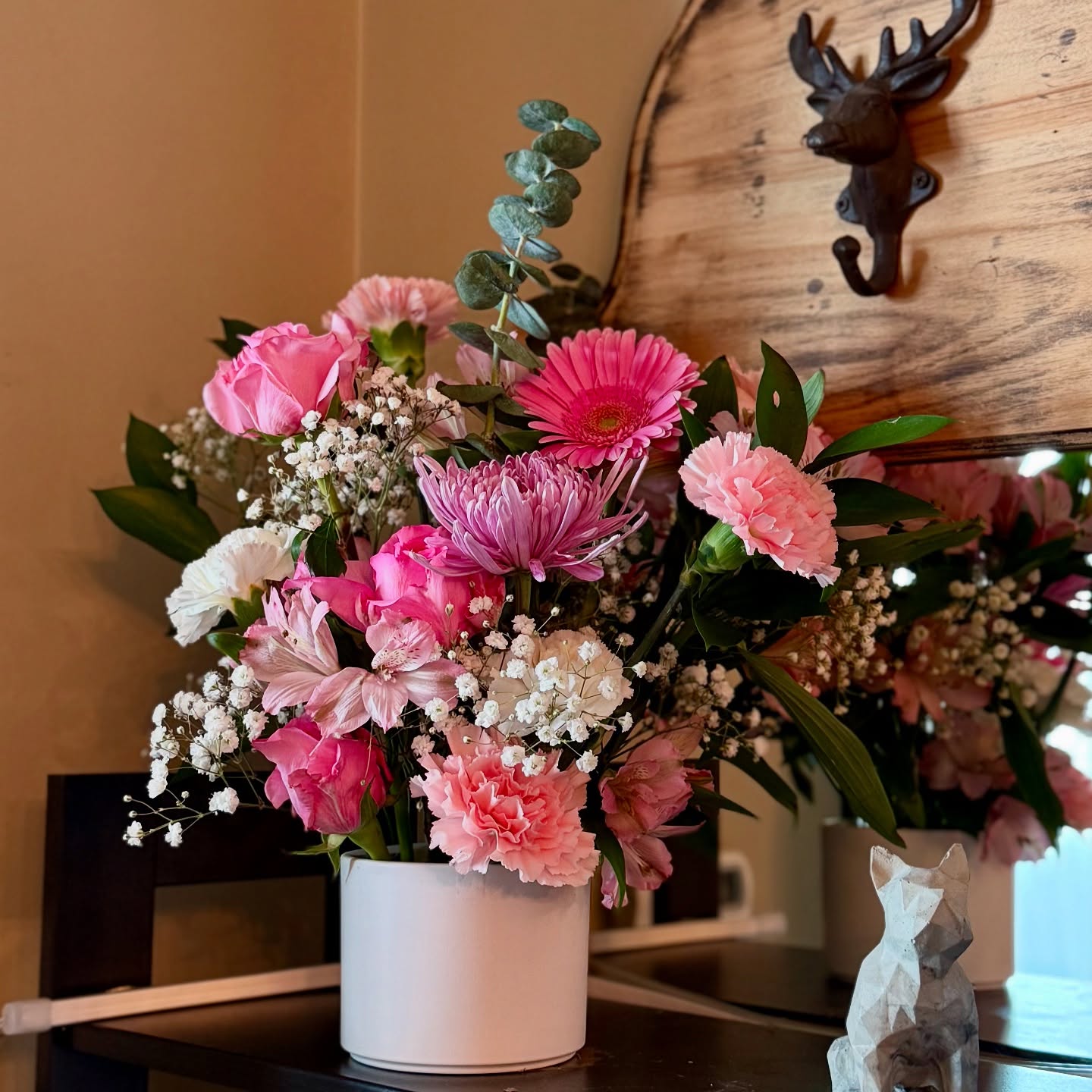 Flowers 🌸
Sugar-free, gluten-free, dairy-free treats 🍪
Adult colouring books 🎨
Recovery has been a lot sweeter (and prettier) thanks to my amazing family and friends who’ve spoiled me with love + surprises. 💛
Forever grateful. Thank you. 💐✨
#RecoveryVibes #GratefulHeart #feelingloved #surgeryrecovery #healing #adenomyosis #loved #family #friends #hysterectomy #hysterectomyrecovery #surgery #mountsinai #mountsinaihospital