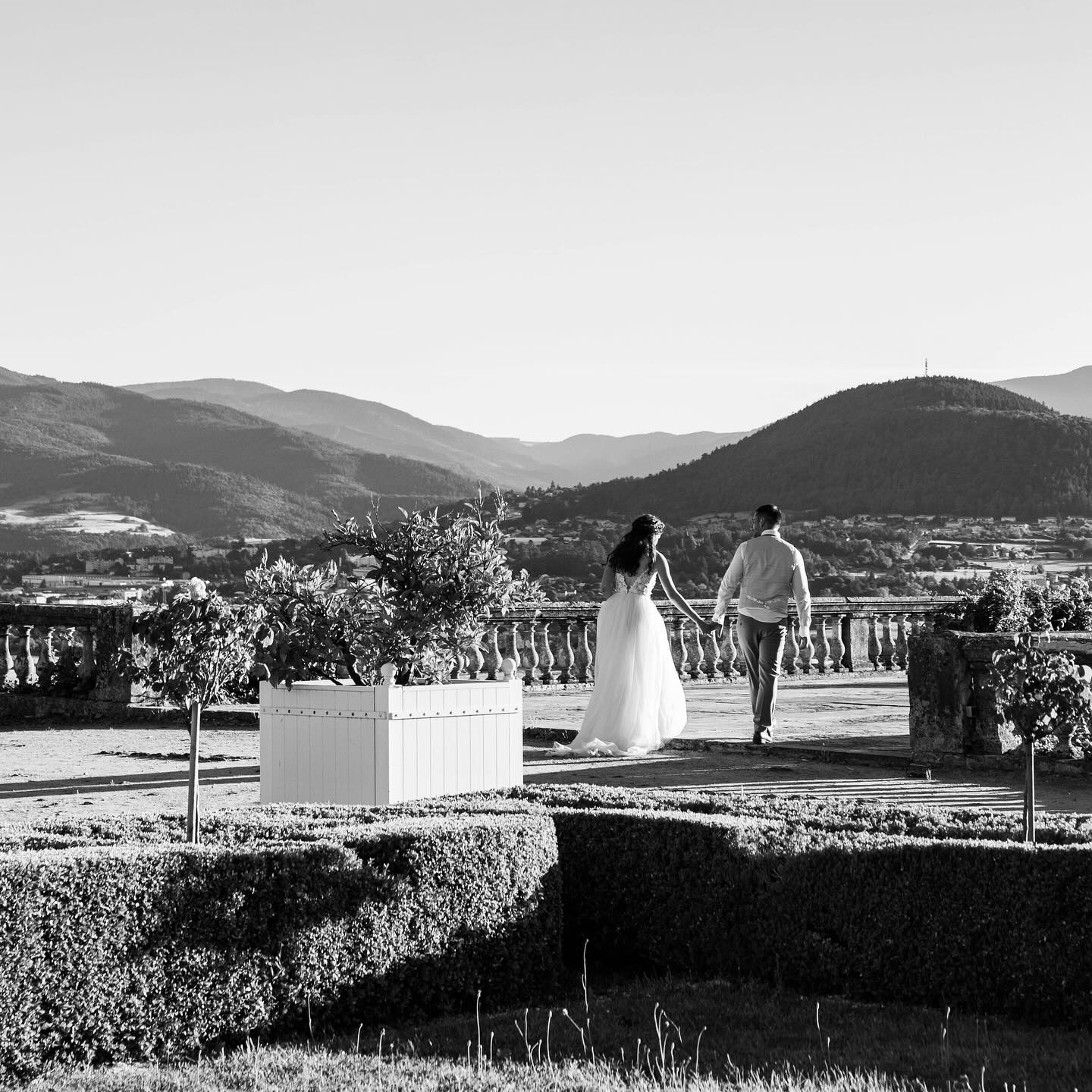 Dans le joli parc du @chateaudegourdan 📸
#photographemariage #photographemariagelyon #photographelyon #mariagelyon #weddinglyon #couplelyon #shootinglyon #lovephotography #photodamour #momentdamour #mariage #shootingcouple #lovestory #couplegoals #naturalweddingphotography #fineartwedding #photocouple #mariageauvergnerhonealpes #photographeauvergnerhonealpes
