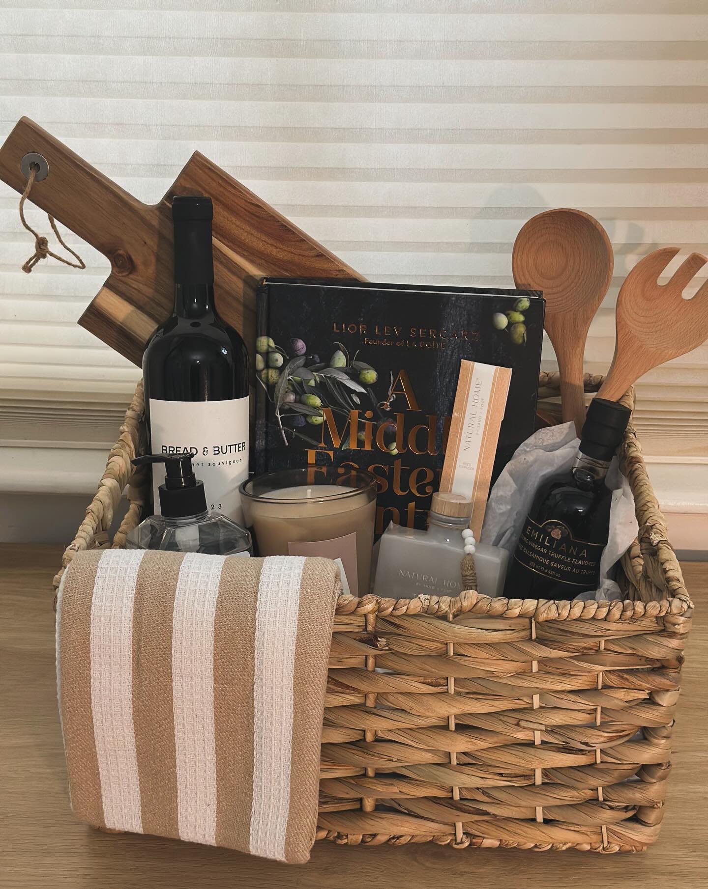 The Heartfelt Homestead 🍷✨
A hand-curated basket of cozy kitchen and home favourites — the perfect gift for any occasion.
Inside you’ll find:
🪵 Two wooden cutting boards
📖 A handpicked cookbook
🧺 Plush kitchen towels
🕯️ Candle + premium matches
🧼 Luxurious soap & refreshing room spray
🍇 Rich balsamic vinegar + utensils
🍷 Red or white wine
💌 A blank “Thank You” card for your note
Wrapped in a chic ribbon, this basket is thoughtful, elegant, and ready to make someone’s day.
#TheCozyBasketCompany #heartfelthomestead #thoughtfulgifting #calgarygifts #locallycurated #housewarminggift #calgarysmallbusiness