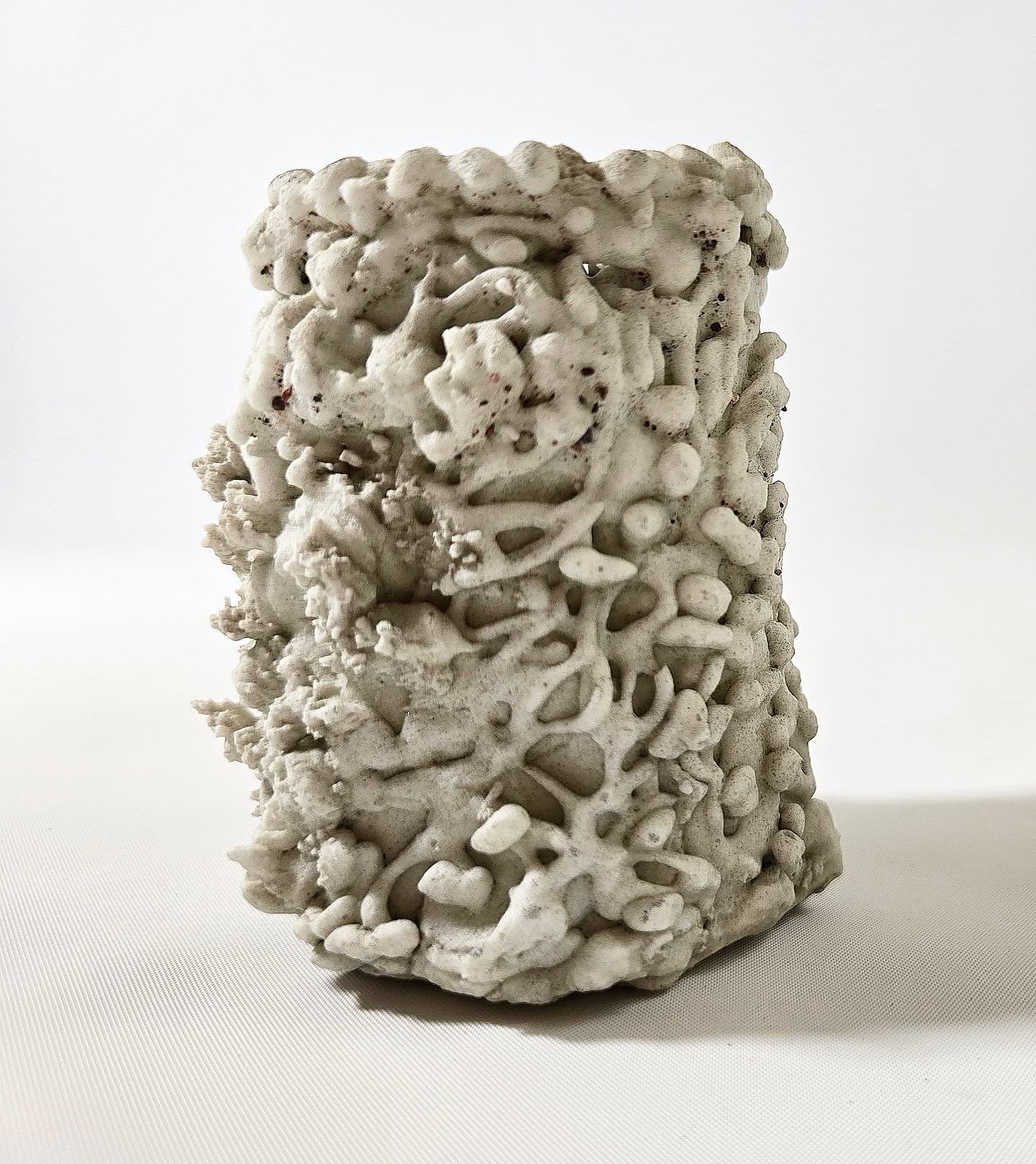 Project work has been getting in the way of my own practice of late, however here's a wee vessel I made recently; hoping to get more opportunities to make soon.....
#glass #kilnformedglass #craft #contemporarycraft #bullseyeglass #artglass