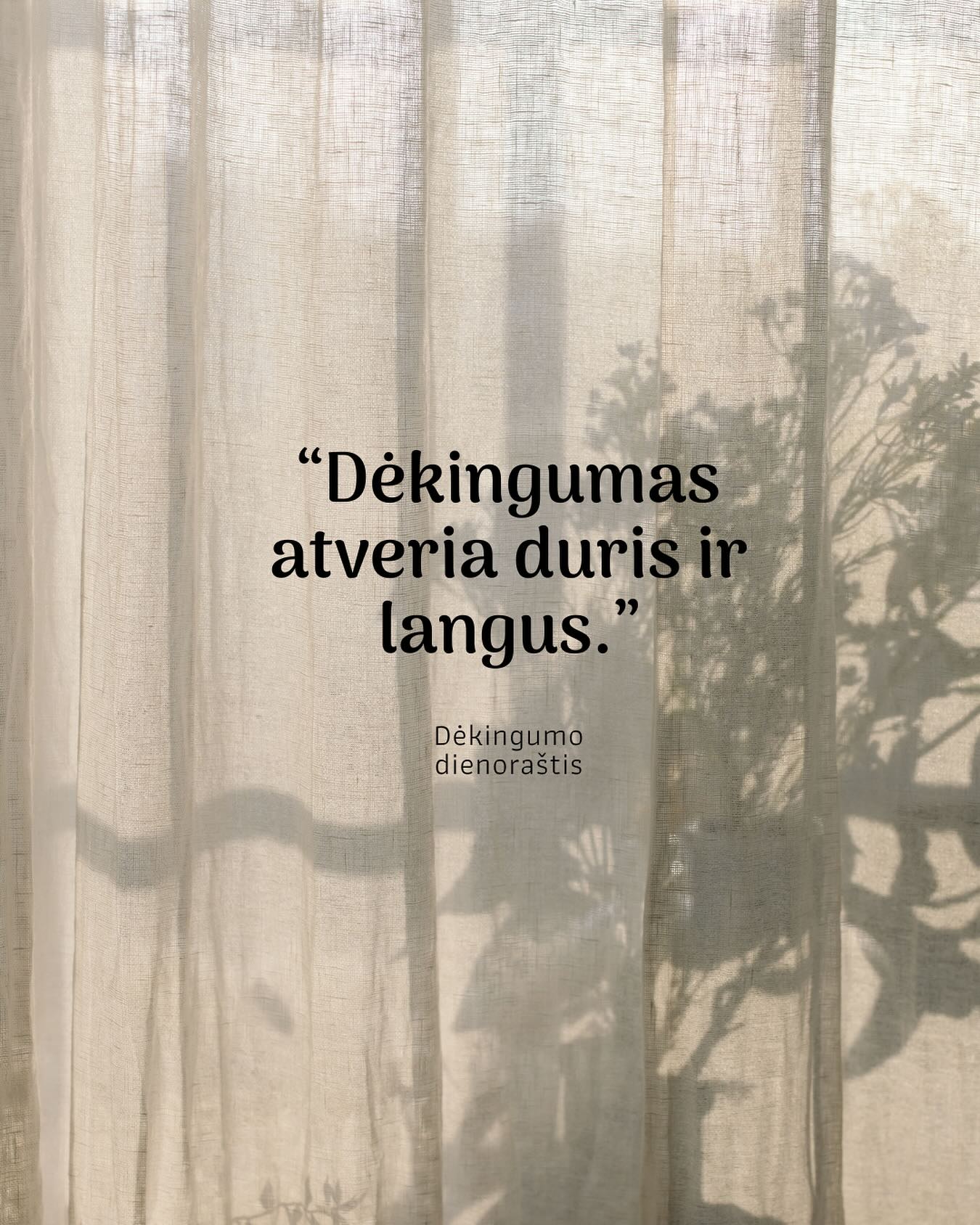💛 Dėkingumas atveria duris ir langus, nes jis keičia mūsų žvilgsnį į pasaulį. Kai dėkojame už tai, ką jau turime, pradedame pastebėti galimybes, kurių anksčiau nematėme. 🌿 Dėkinga širdis pritraukia daugiau gerų žmonių, patirčių ir idėjų – tarsi įsileistume šviesą pro plačiai atvertus langus.
