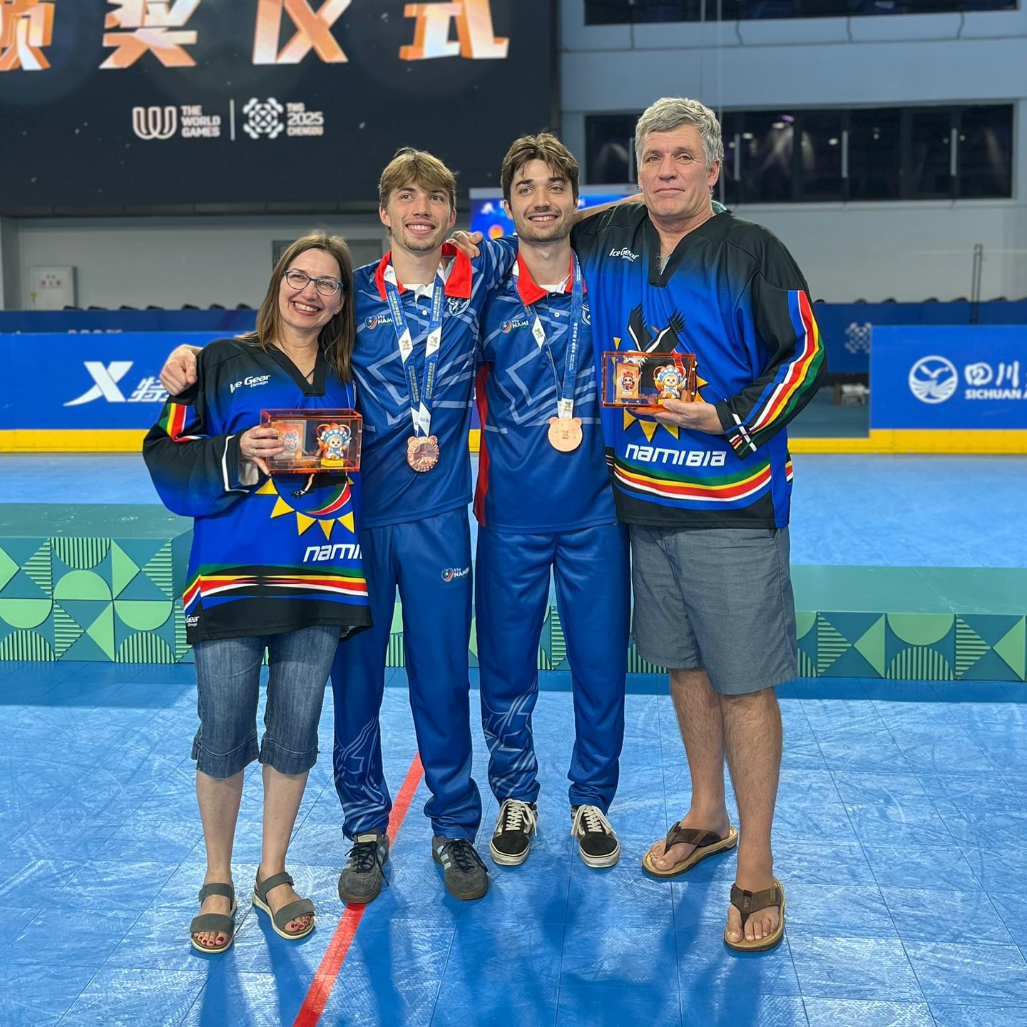 How fitting that in our 30th year of existence, one of the founding members of our club is bringing home his sons with two bronze medals won by Namibia at the World Games. This is CP royalty right here 😉😂
#30years #coastalpiratesinlinehockeyclub