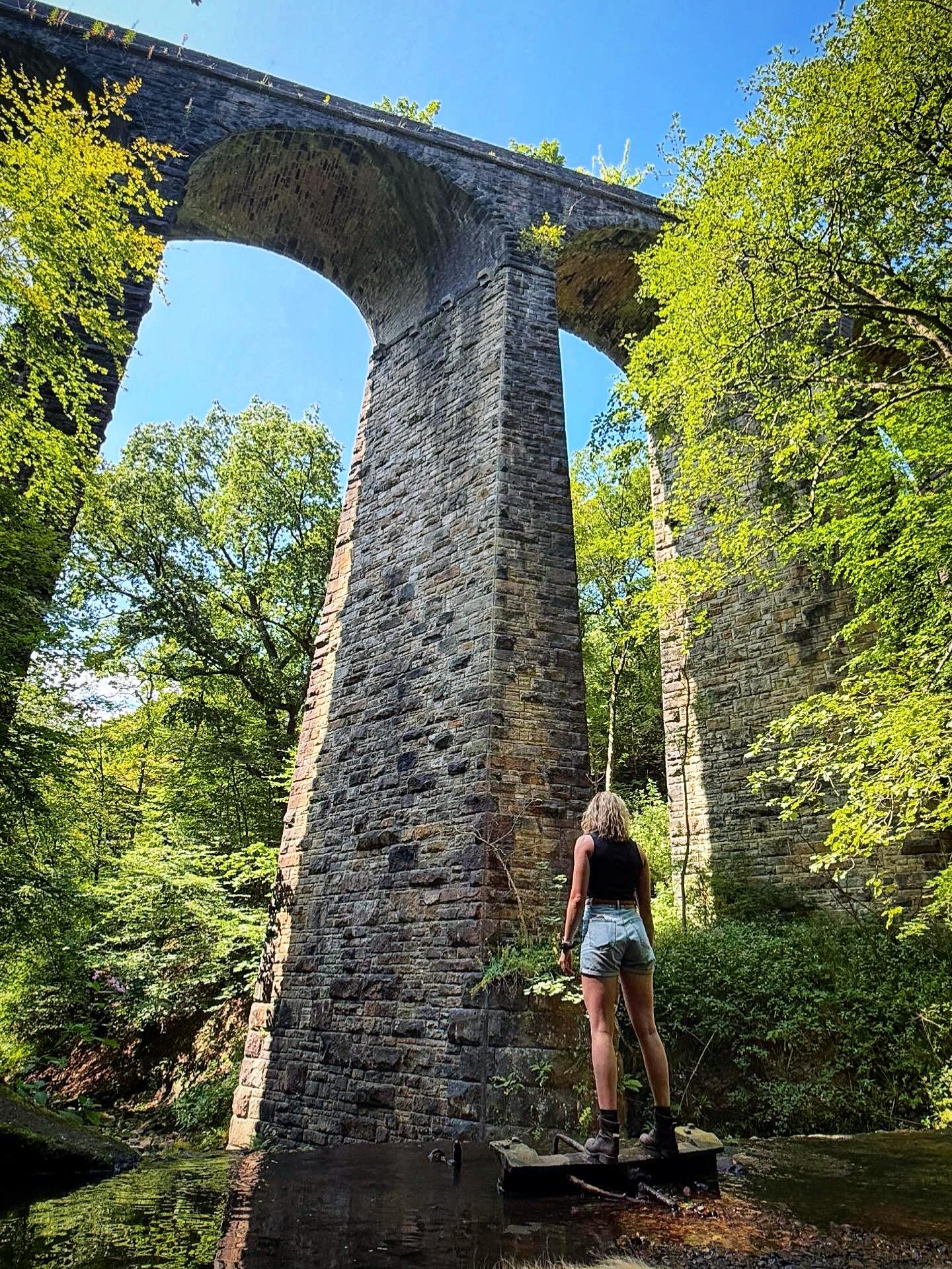 Is perfectionism weighing you down?
All these habits you’re building - the gym sessions, the protein, the reduced snacking, the sensible bedtimes, the daily steps - they’re not your entire life. They’re your lifeSTYLE. It’s alright to break routine from time to time and you DON’T have to feel guilty about it.
Things that are okay and very normal:
🍷 enjoying a drink on the weekend
🏆 not hitting a PB every time you train
🍰 eating the cake at the party
⏰ staying up late with friends
🛌 taking a rest day because you really need it
👣 not hitting your step count every single day
What else would you add to this list? 👀
#perfectionism #itsthejourney