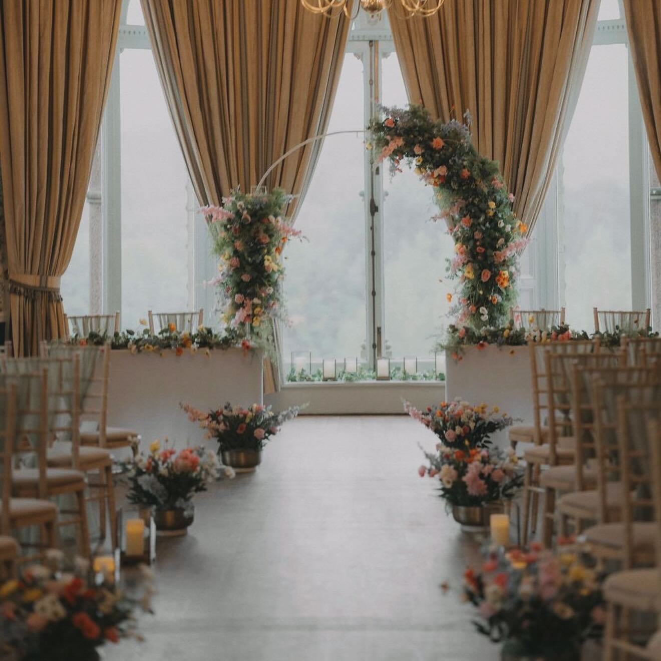 We loved styling this spectacular venue last September with wildflower meadow faux florals @rushpool_hall