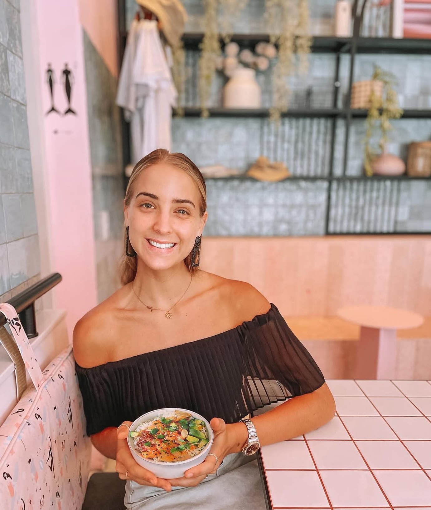 What’s your Wednesday lunch craving? 😋🥢
Are you a Loyalty member? Don’t forget we have a Build Your Own Bowl deal on in-store when you sign up, where your meal is mostly on us… just pay for Protein!
Make sure your craving hits the spot, before time runs out 😉
T’s & C’s apply.
.
#thepokéco
#poké
#pokébowl
#pokebowl