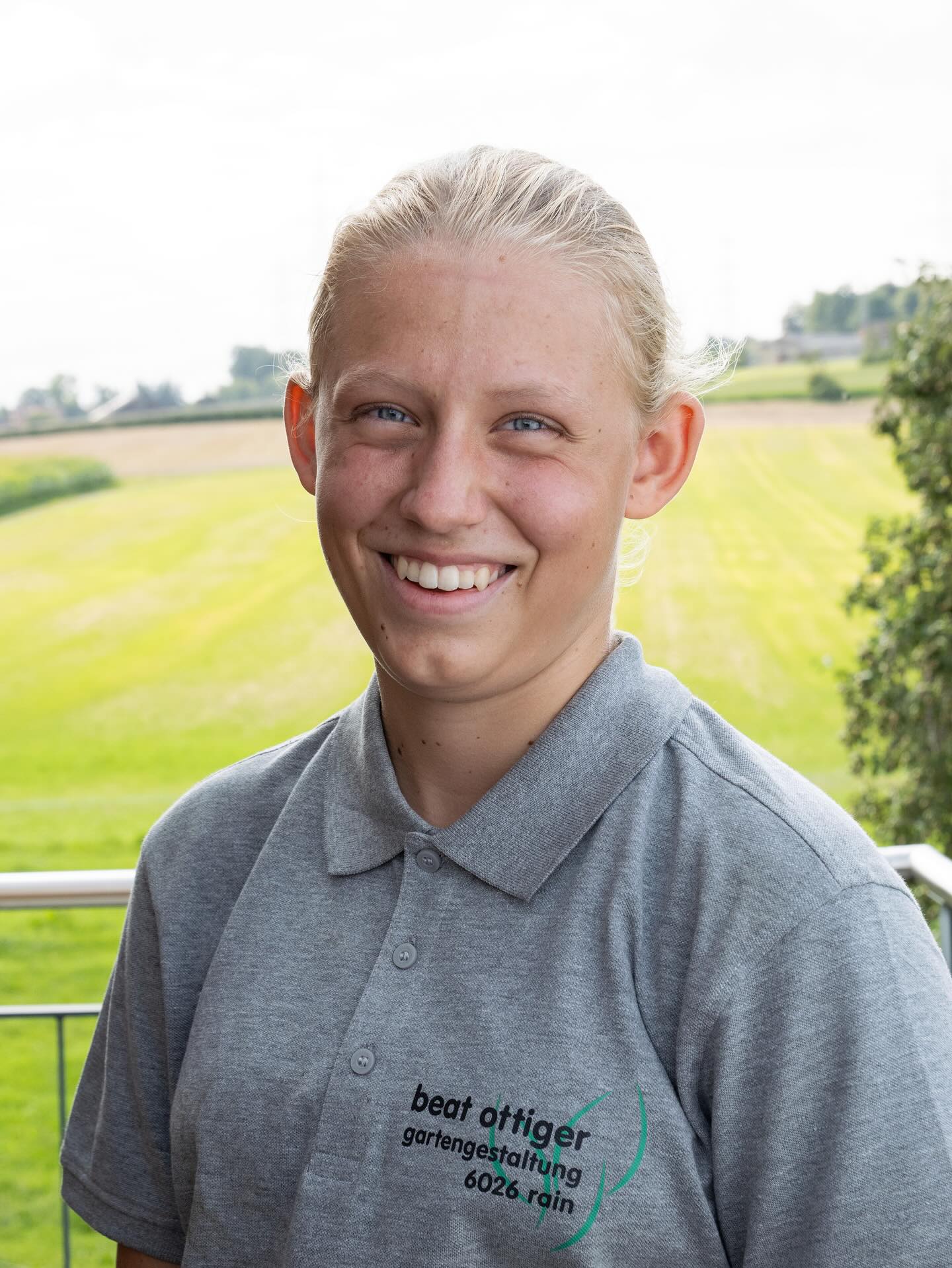 🌱 Willkommen im Team! 🌱
Wir freuen uns riesig, Lynn und Michael bei Tollegärten begrüssen zu dürfen!
Die beiden starten ihre dreijährige Ausbildung zur Landschaftsgärtnerin bzw. zum Landschaftsgärtner EFZ und wir sind gespannt, welche kreativen Ideen, frischen Perspektiven und tatkräftige Energie sie mitbringen. 💪🌿
Auf eine spannende, lehrreiche und erfolgreiche Zeit voller grüner Projekte und blühender Erfolge! 🌸🌳
#Tollegärten #WillkommenImTeam #Ausbildung #Landschaftsgärtner #Landschaftsgärtnerin #EFZ #GrüneZukunft #Teamwork #NaturGestalten