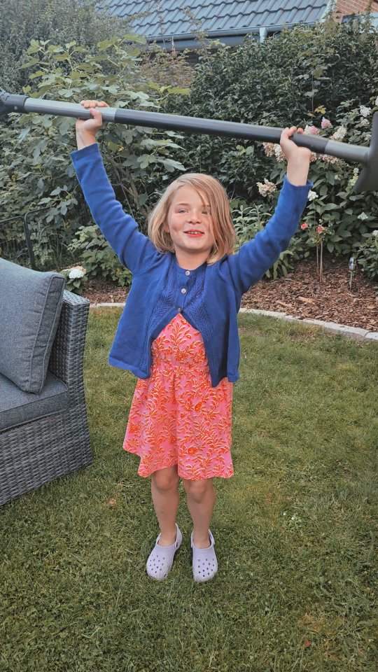 Vielen Dank an Janes Meier von @nordmoment_ für die Nominieren zur Baumpflanz Challenge 2025 🌳🌲🌴
Mit tatkräftige Unterstützung wurde unser Baum gepflanzt 😍 und vielleicht wachsen ja auch bald Eukalyptusbonbons daran 🐼.
Auch wir möchten, dass weitere Bäume gepflanzt werden und nominieren
@andre.luetjen von der Schwäbisch Hall
@doroemer80 von Nordkind
@modehaus_schlueter
Ihr habt 1 Woche dazu Zeit, ansonsten freuen wir uns auf einen leckeren Grillabend 🥂🍾🥩
#horstschäfer_gnarrenburg #baumpflanzchallenge2025 #baumpflanzaktion #regionalshoppen #kleinelädenandiemacht