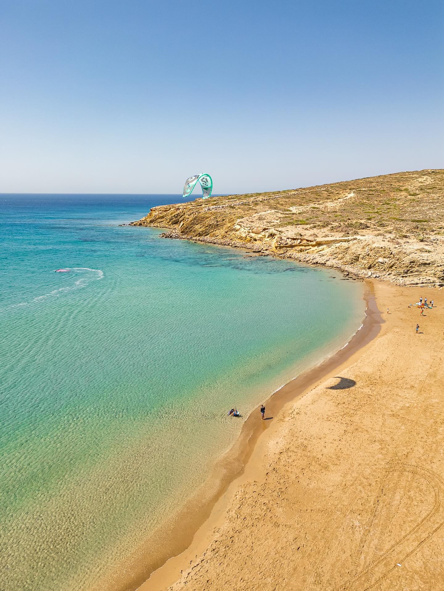 🌊💨 Want to learn kitesurfing on perfectly flat water? 🏄♂️✨
Or maybe you want to level up your wave riding skills? 🌊🔥
📩 Send us a messege or give us a call +30 694 7970603
You’ll find us on the right side of the wave spot! 🌅🪁
See you on the water! 🚀💦
📸 @odgorpofalevisuals
#kitesurfing #duotone #duotonekiteboarding #lessons #prasonisi #rhodes #praso #instructors