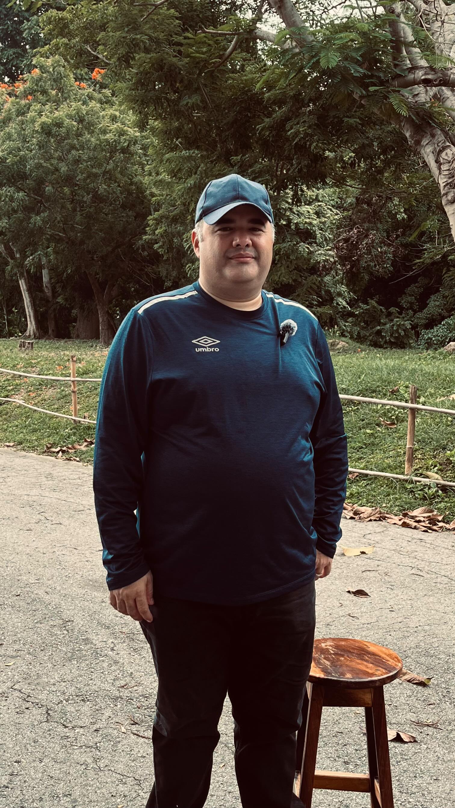 Ser papá es un viaje lleno de retos 🛣️
👨🏻💼Carlos Castillo, padre de cuatro, sabe que lo más importante es estar presente. Aunque haya dificultades, siempre busca crear momentos significativos con sus hijos.
👣 ¿Cómo haces para estar ahí para tus pequeños?
📲 Comparte si crees que la conexión es lo que realmente importa en la paternidad.
#paternidad #manualparapadres #familia