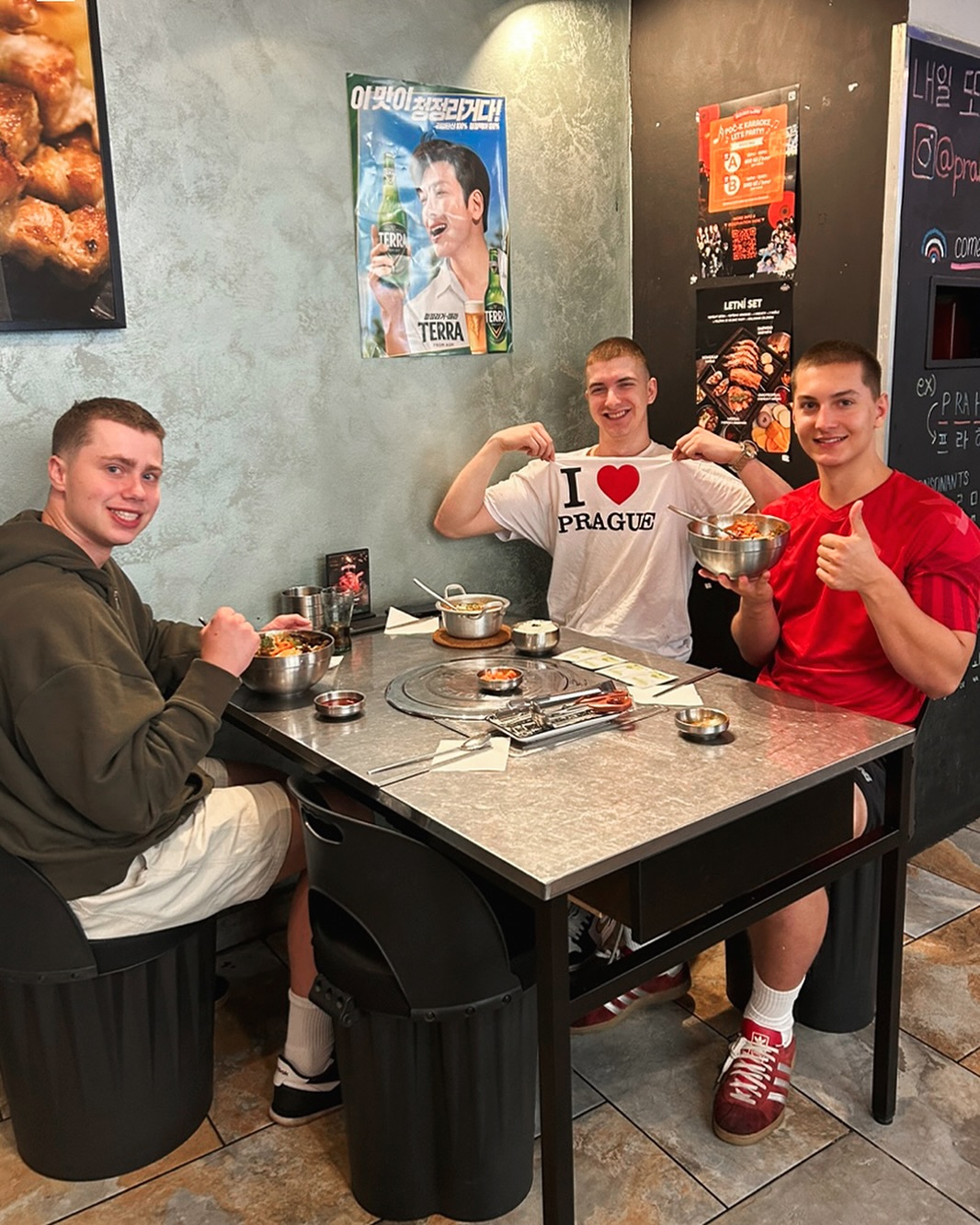 Ever seen a hostel offer free Korean lunches?😉🇰🇷
Anything for our Seoulmates!💜
#KoreaTownPrague #praha #prague #praguetravel #trip #koreatown #hostel #hotel #solotravel #beststayinprague #backpackerlife #travelwithfriends #budgettravel #프라하 #프라하숙소 #프라하맛집 #프라하호스텔