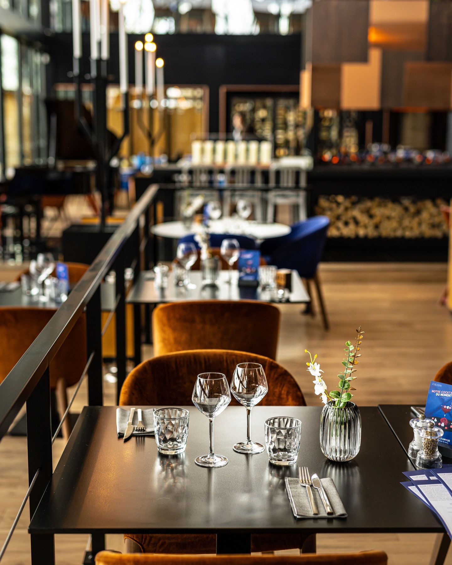 Une table pour deux, lumière tamisée, le décor parfait pour un moment complice 🤗