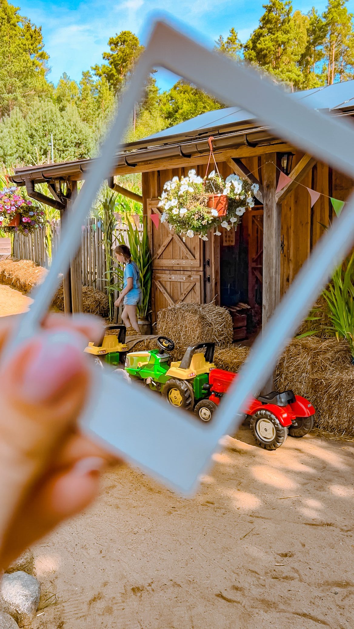 ❤️ jeden dzień, a tak wiele wyjątkowych chwil i gości. Dziękujemy, że wybieracie nasz park na spędzenie wspólnego czasu z najbliższymi ❤️
🥰 jesteśmy dla Was CODZIENNIE od 10:00 do 19:00 - nawet w najbliższy swiąteczny piątek - zapraszamy!
➡️ ul. Górna 47, Zgorzałe (k. Stężycy)
Nie wymagamy rezerwacji!
#kaszuby #atrakcjekaszuby #minigolf #minigolfkaszuby #atrakcjedladzieci #rodzinnie #sielskiparkrozrywki #parkrozrywki #gdzienawakacje #gdzienaweekend #gdziezdziećmi #gdziezdzieckiemtrojmiasto #kaszuby❤️ #długiweekendsierpniowy #wakacje2025 #nadmorzem