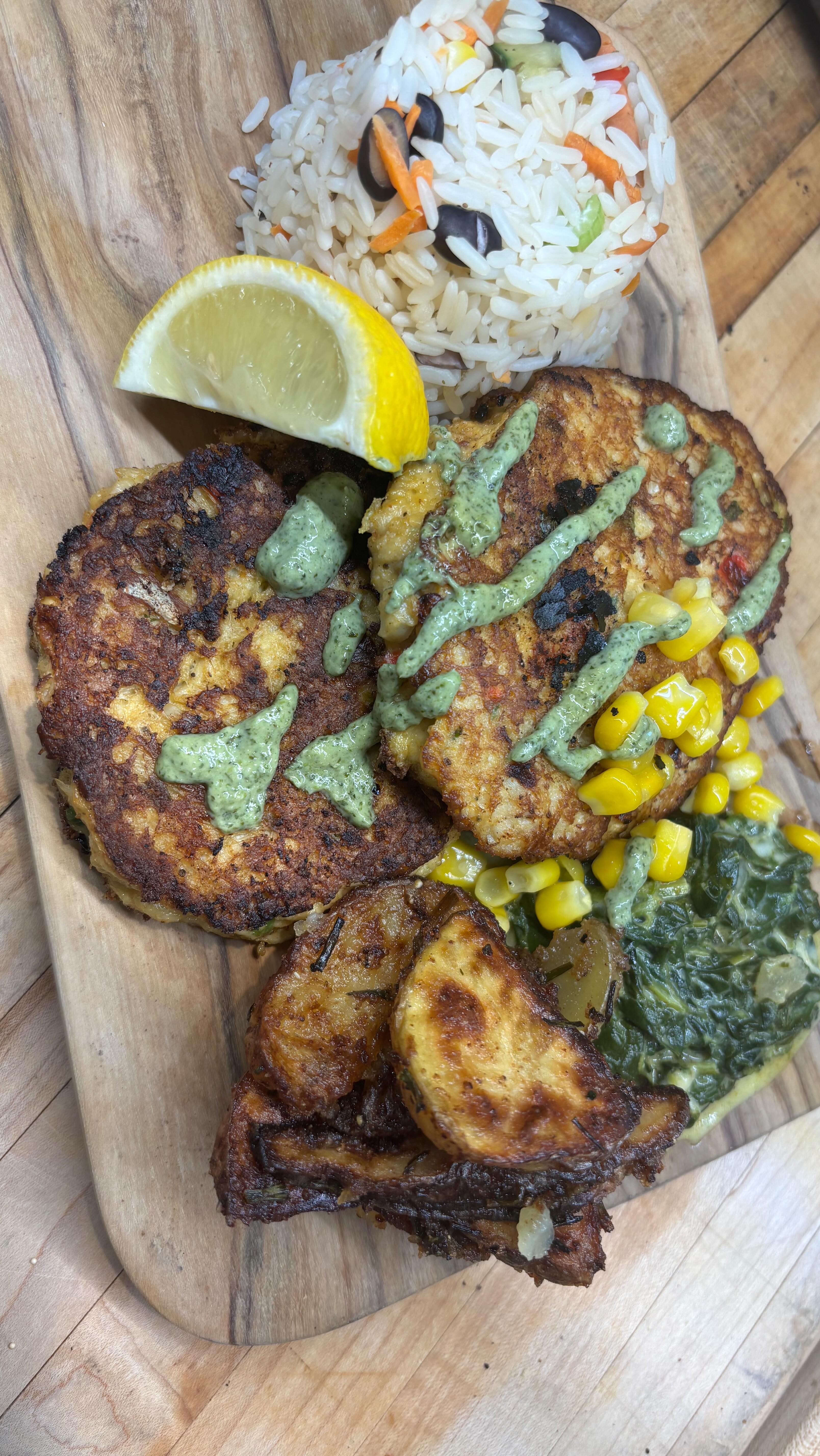 No filler crabcakes, creamed spinach, rice pilaf, sweet corn, and roasted potatoes😋 #dallaschef #dallascatering #dfwcatering #dfwchef