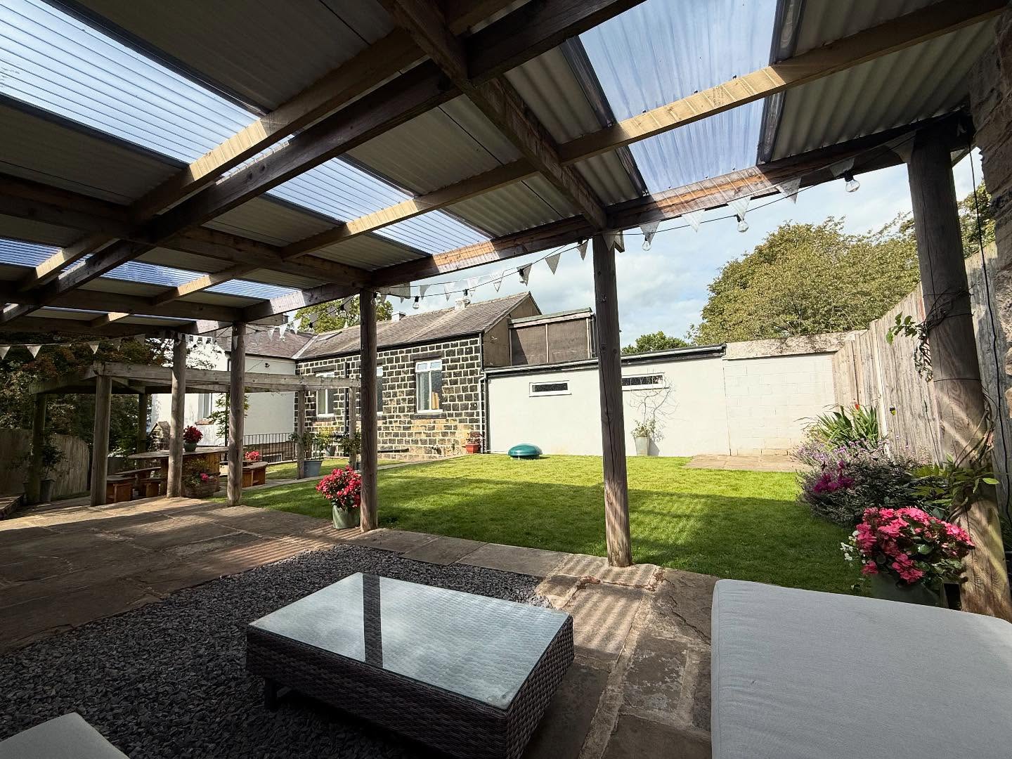 Our beautiful cottage garden🏡🌻🌷
💻https://www.chevinparks.co.uk/holiday-cottage-clarion-lodge
#holidaycottage #holiday #cottage #familyholiday #cottagegarden #bbq #summer #summergarden #country #countryside #holidayhome